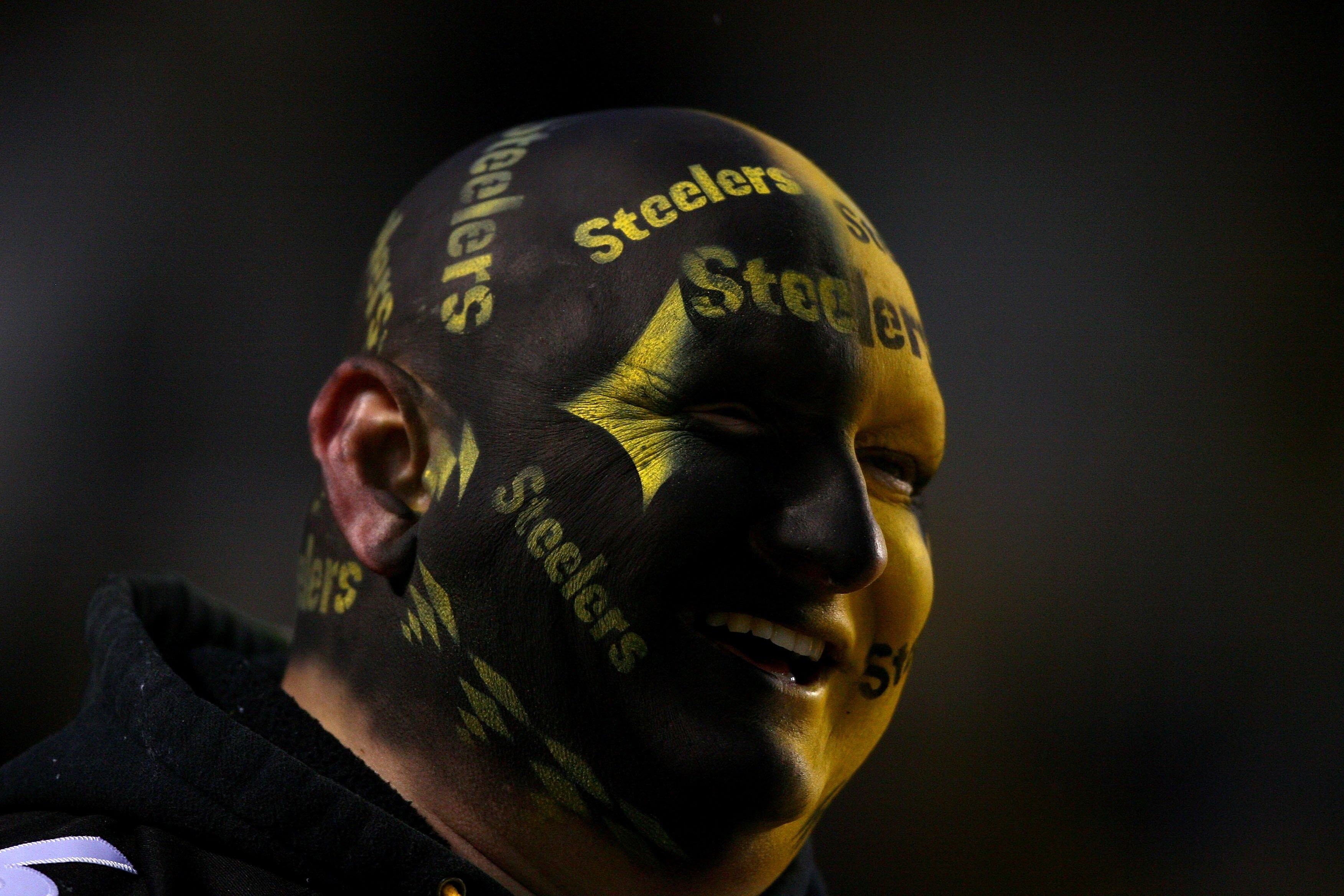 PITTSBURGH - JANUARY 18:  A fan of the Pittsburgh Steelers looks on during warm ups against the Baltimore Ravens during the AFC Championship game on January 18, 2009 at Heinz Field in Pittsburgh, Pennsylvania.  (Photo by Al Bello/Getty Images)