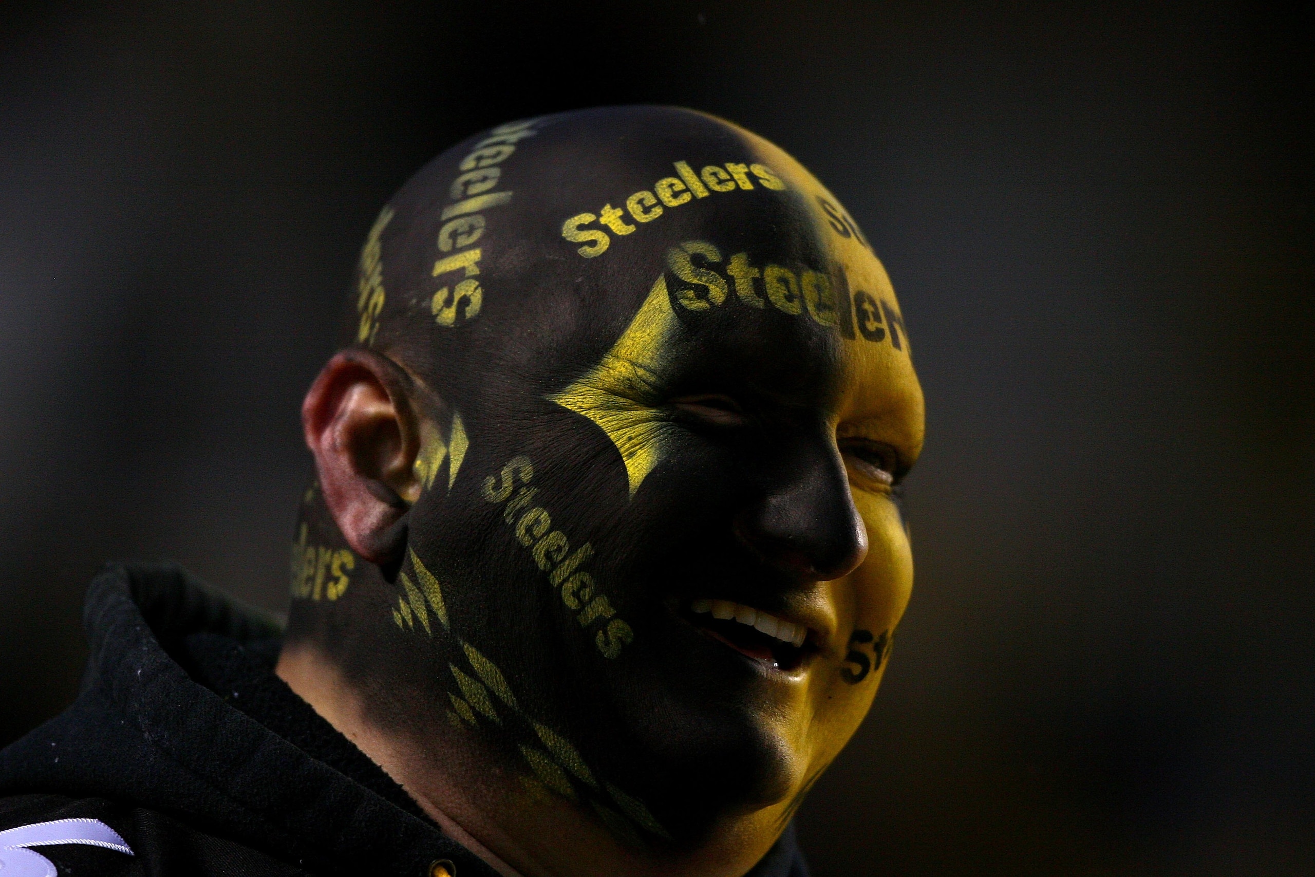 PITTSBURGH - JANUARY 18:  A fan of the Pittsburgh Steelers looks on during warm ups against the Baltimore Ravens during the AFC Championship game on January 18, 2009 at Heinz Field in Pittsburgh, Pennsylvania.  (Photo by Al Bello/Getty Images)
