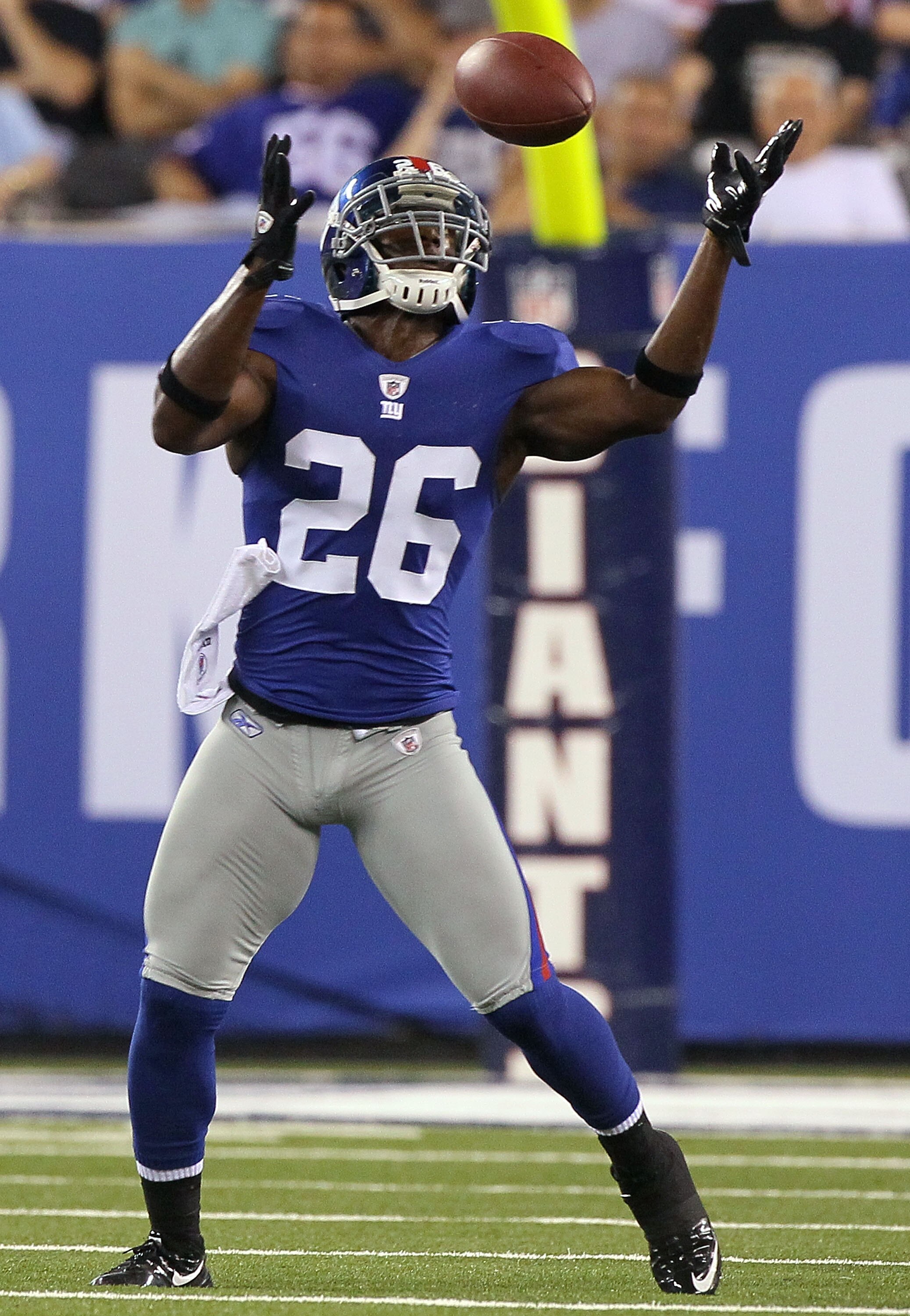 EAST RUTHERFORD, NJ - SEPTEMBER 02:  Antrel Rolle #26 of the New York Giants intercepts a pass against the New England Patriots during the first quarter on September 2, 2010 at the New Meadowlands Stadium in East Rutherford, New Jersey.  (Photo by Jim McI