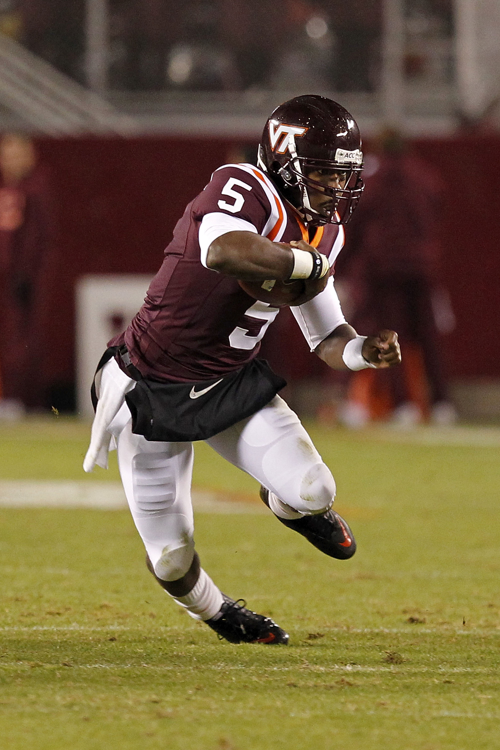 BLACKSBURG, VA - NOVEMBER 04:  Quarterback Tyrod Taylor #5 of the Virginia Tech Hokies runs with the ball against the Georgia Tech Yellow Jackets at Lane Stadium on November 4, 2010 in Blacksburg, Virginia.  (Photo by Geoff Burke/Getty Images)