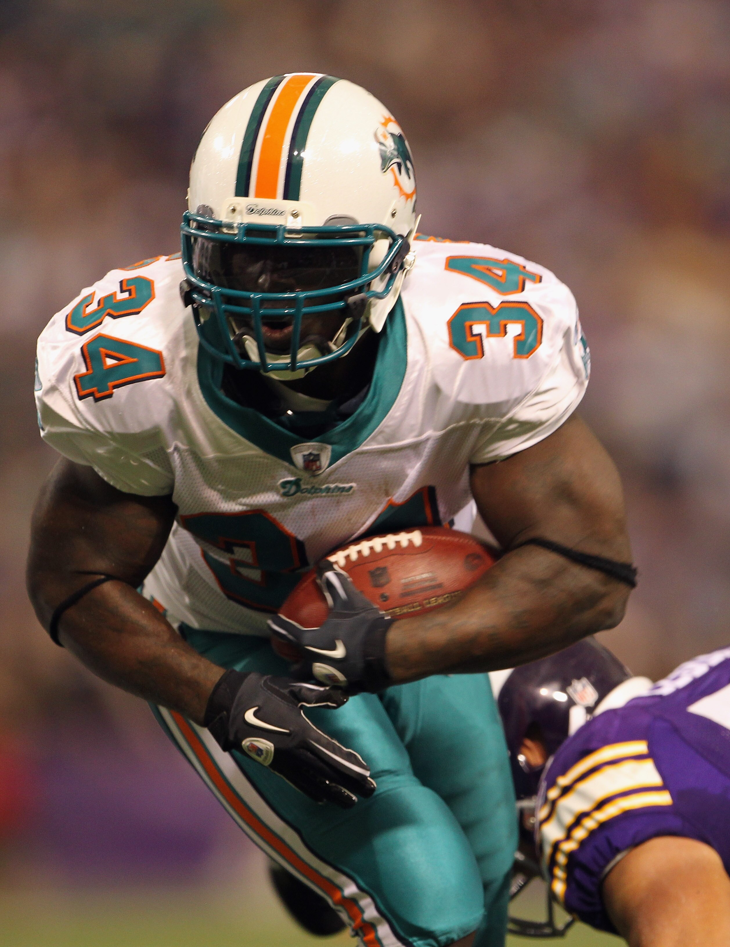 MINNEAPOLIS - SEPTEMBER 19:  Ricky Williams #34 of the Miami Dolphins carries the ball during the game against the Minnesota Vikings on September 19, 2010 at Hubert H. Humphrey Metrodome in Minneapolis, Minnesota.  (Photo by Jamie Squire/Getty Images)