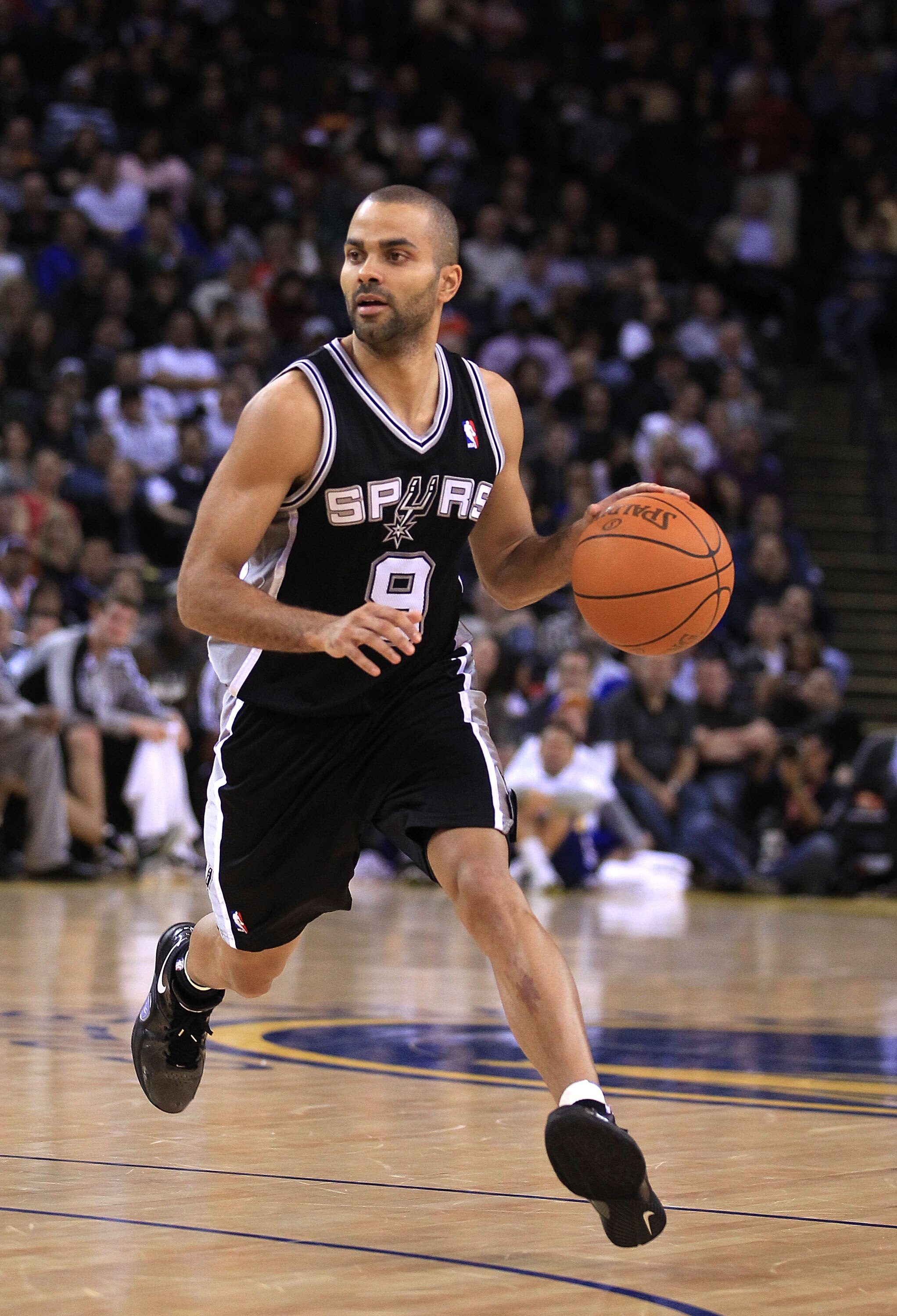 OAKLAND, CA - JANUARY 24:  Tony Parker #9 of the San Antonio Spurs in action against the Golden State Warriors at Oracle Arena on January 24, 2011 in Oakland, California.  NOTE TO USER: User expressly acknowledges and agrees that, by downloading and or us