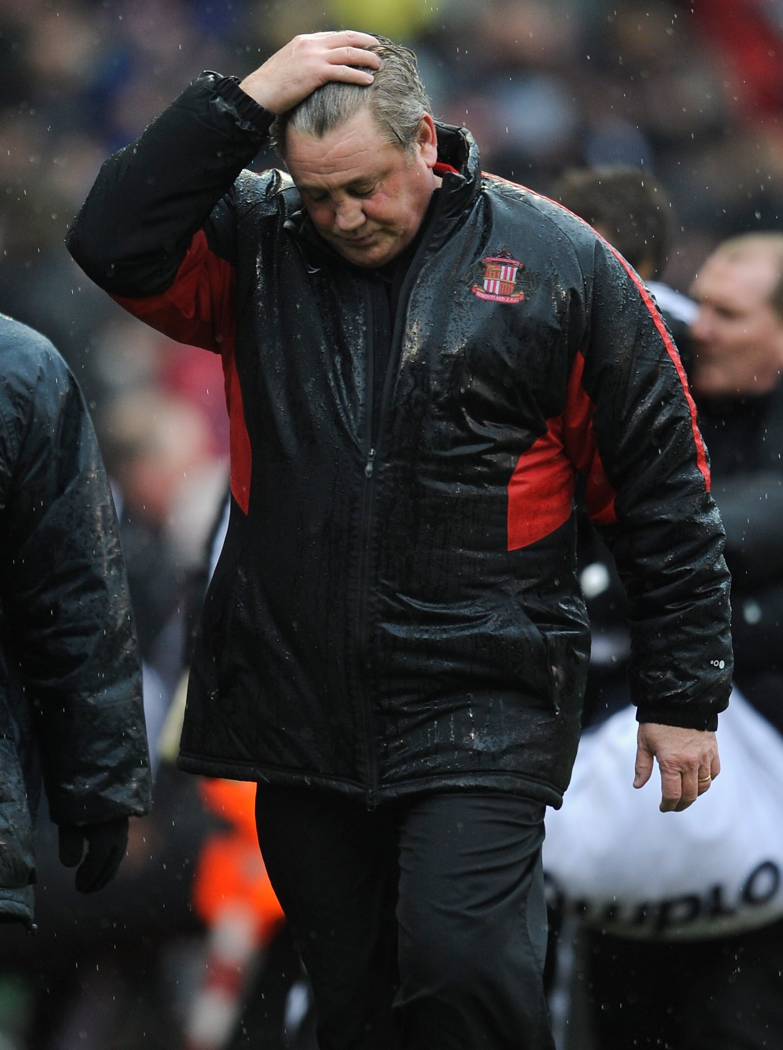STOKE ON TRENT, ENGLAND - FEBRUARY 05: Sunderland manager Steve Bruce looks dejected after the Barclays Premier League match between Stoke City and Sunderland at the Britannia Stadium on February 5, 2011 in Stoke on Trent, England.  (Photo by Michael Rega