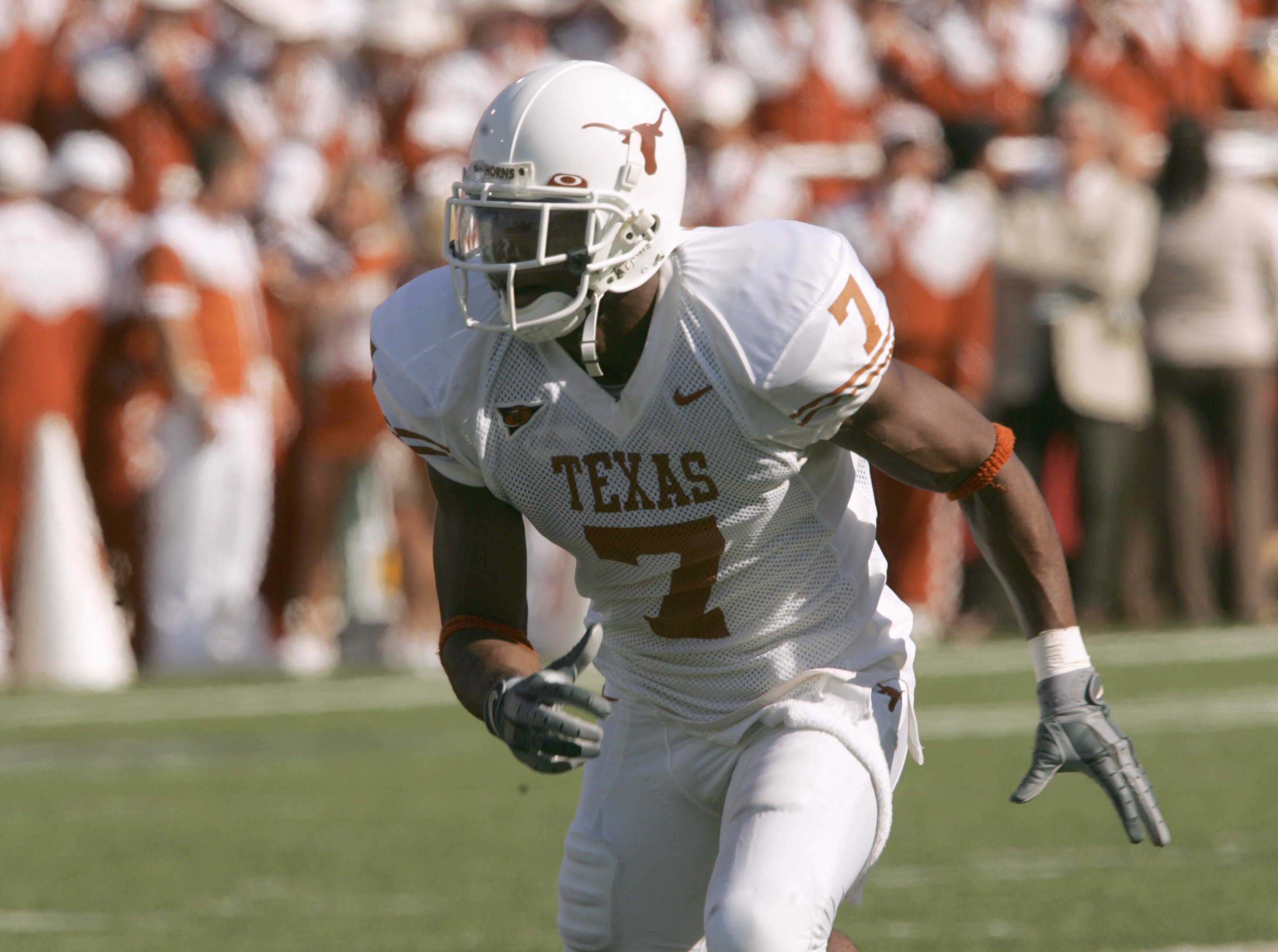 WACO. TX - NOVEMBER 5:  Michael Huff #7 of the Texas Longhorns moves on the field during the game against the Baylor Bears on November 5, 2005 at Floyd Casey Stadium in Waco, Texas.  Texas won 62-0. (Photo by Stephen Dunn /Getty Images)