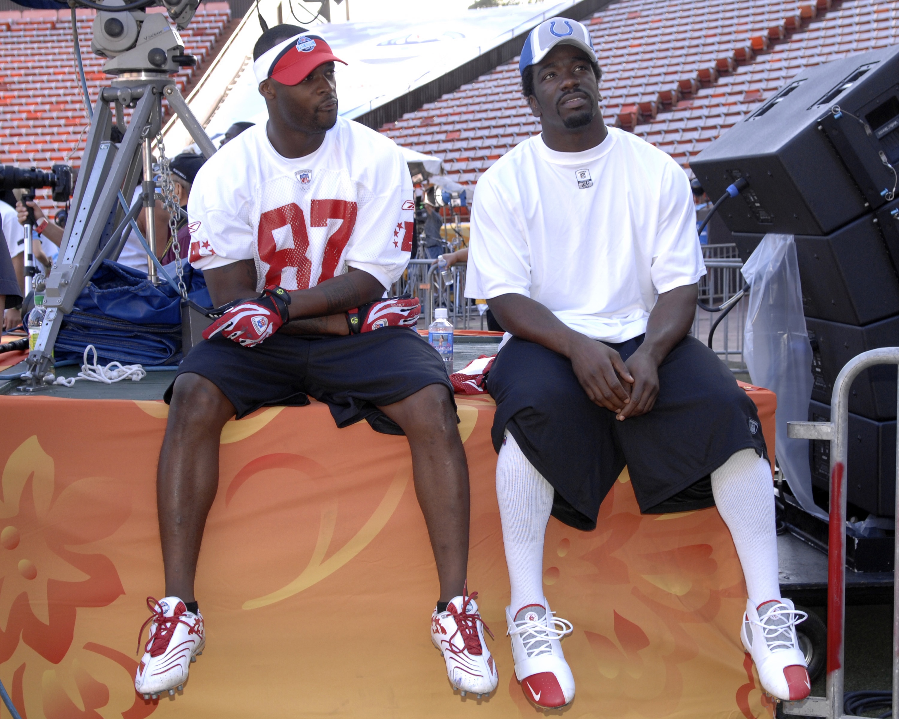Indianapolis Colts Reggie Wayne and Baltimore Ravens safety Ed Reed - both graduates of the University of Miami  during the Ohana Day  AFC practice for the 2007 Pro Bowl at Aloha Stadium, Honolulu, Hawaii on February 9, 2007.  (Photo by Al Messerschmidt/G