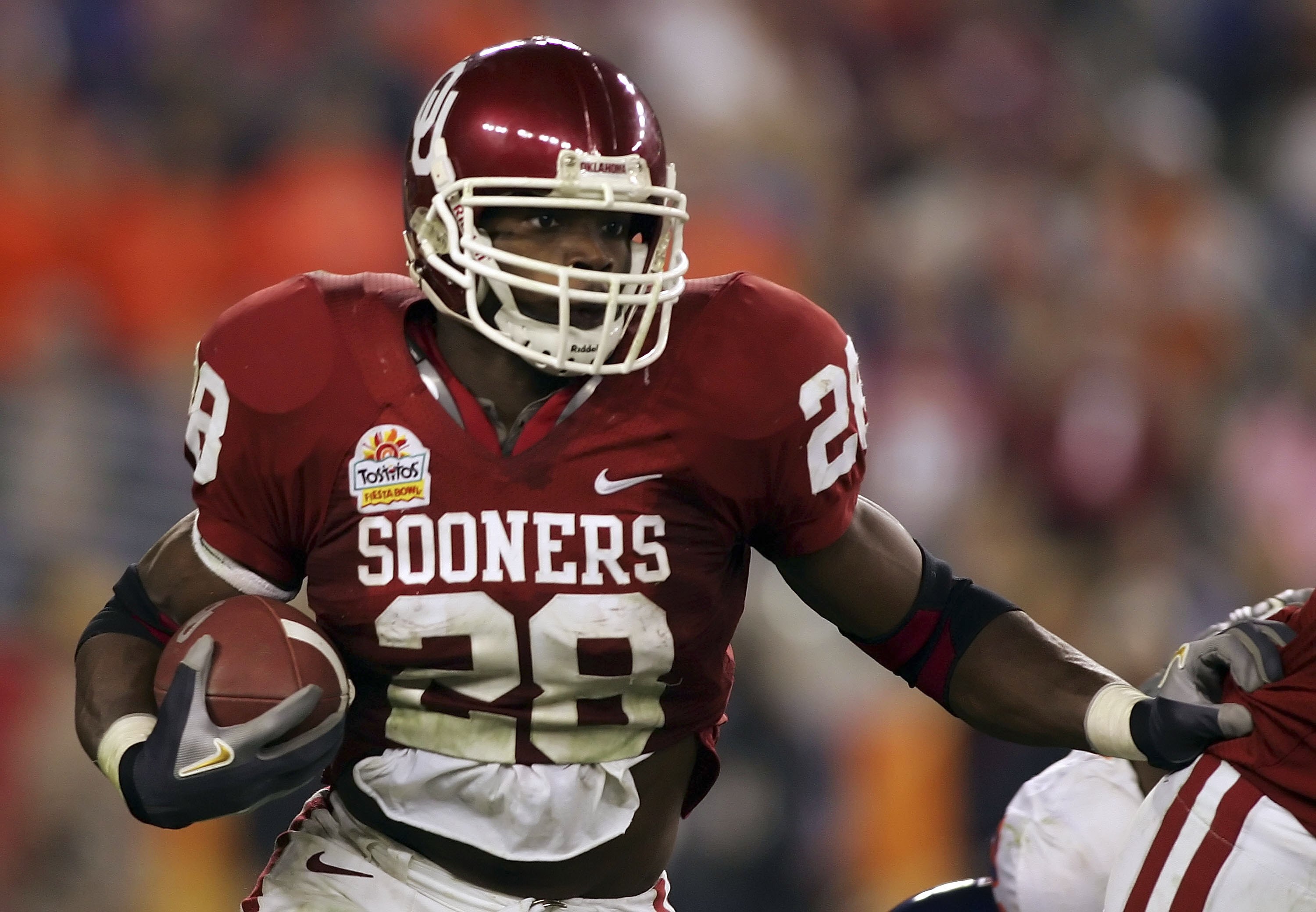 GLENDALE, AZ - JANUARY 1:  Running back Adrian Peterson #28 of the Oklahoma Sooners runs the football in the third quarter of the Tostito's Fiesta Bowl against the Boise State Broncos at University of Phoenix Stadium January 1, 2007 in Glendale, Arizona.