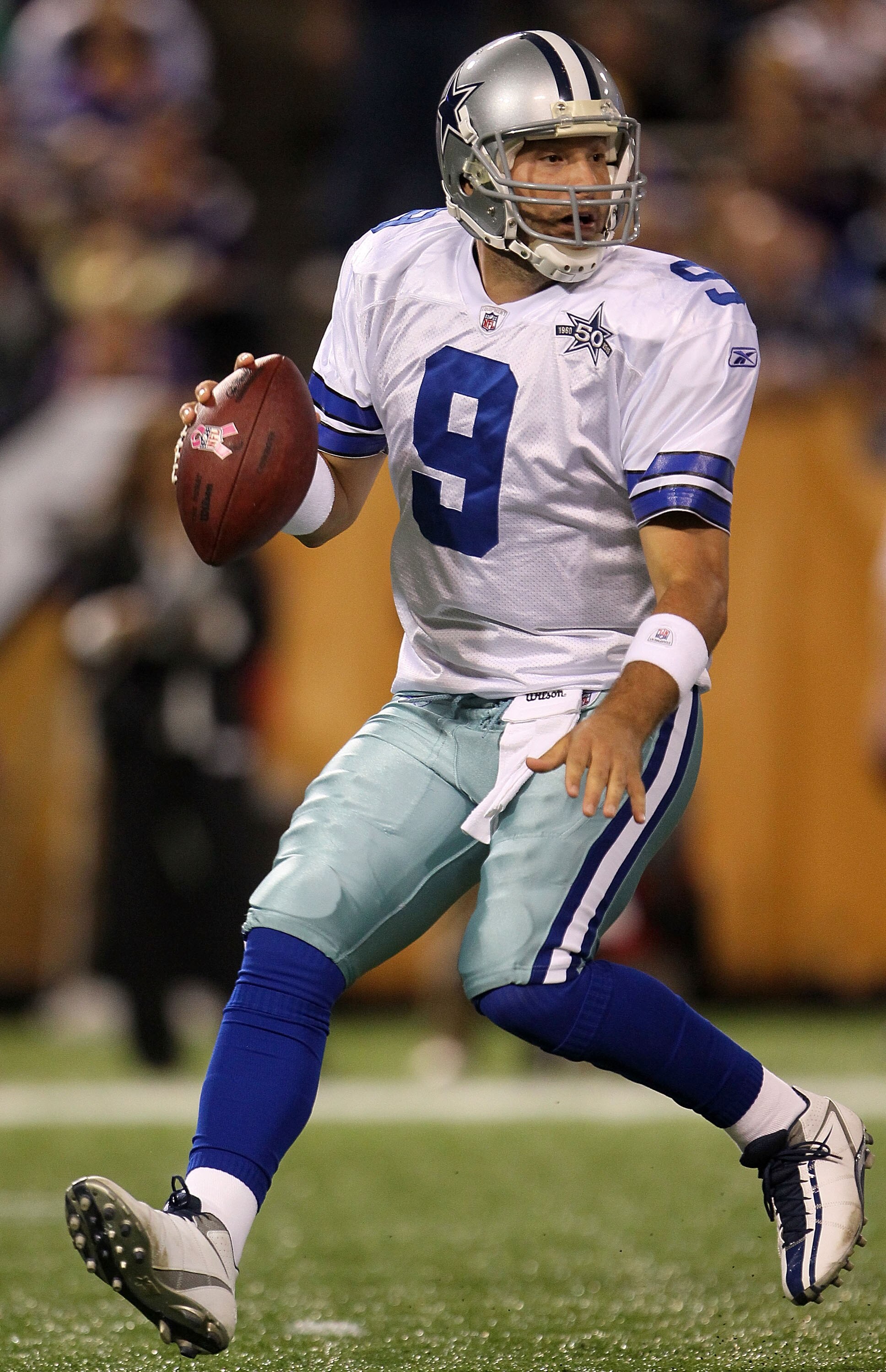 MINNEAPOLIS - OCTOBER 17:  Quarterback Tony Romo #9 of the Dallas Cowboys drops back to pass against the Minnesota Vikings at Mall of America Field on October 17, 2010 in Minneapolis, Minnesota.  (Photo by Jeff Gross/Getty Images)