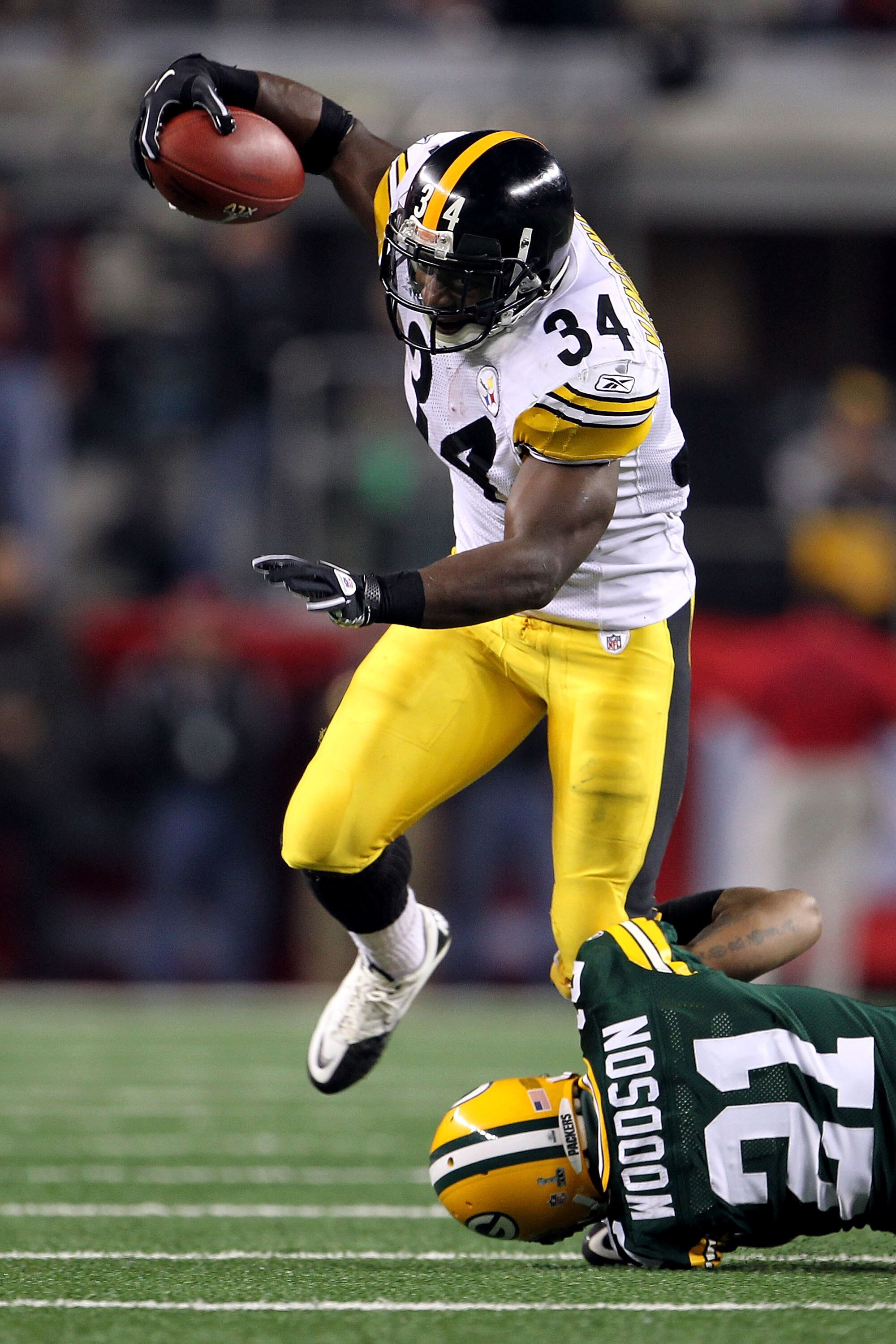 ARLINGTON, TX - FEBRUARY 06:  Rashard Mendenhall #34 of the Pittsburgh Steelers runs the ball against Charles Woodson #21 of the Green Bay Packers  during Super Bowl XLV at Cowboys Stadium on February 6, 2011 in Arlington, Texas. The Packers won 31-25.  (