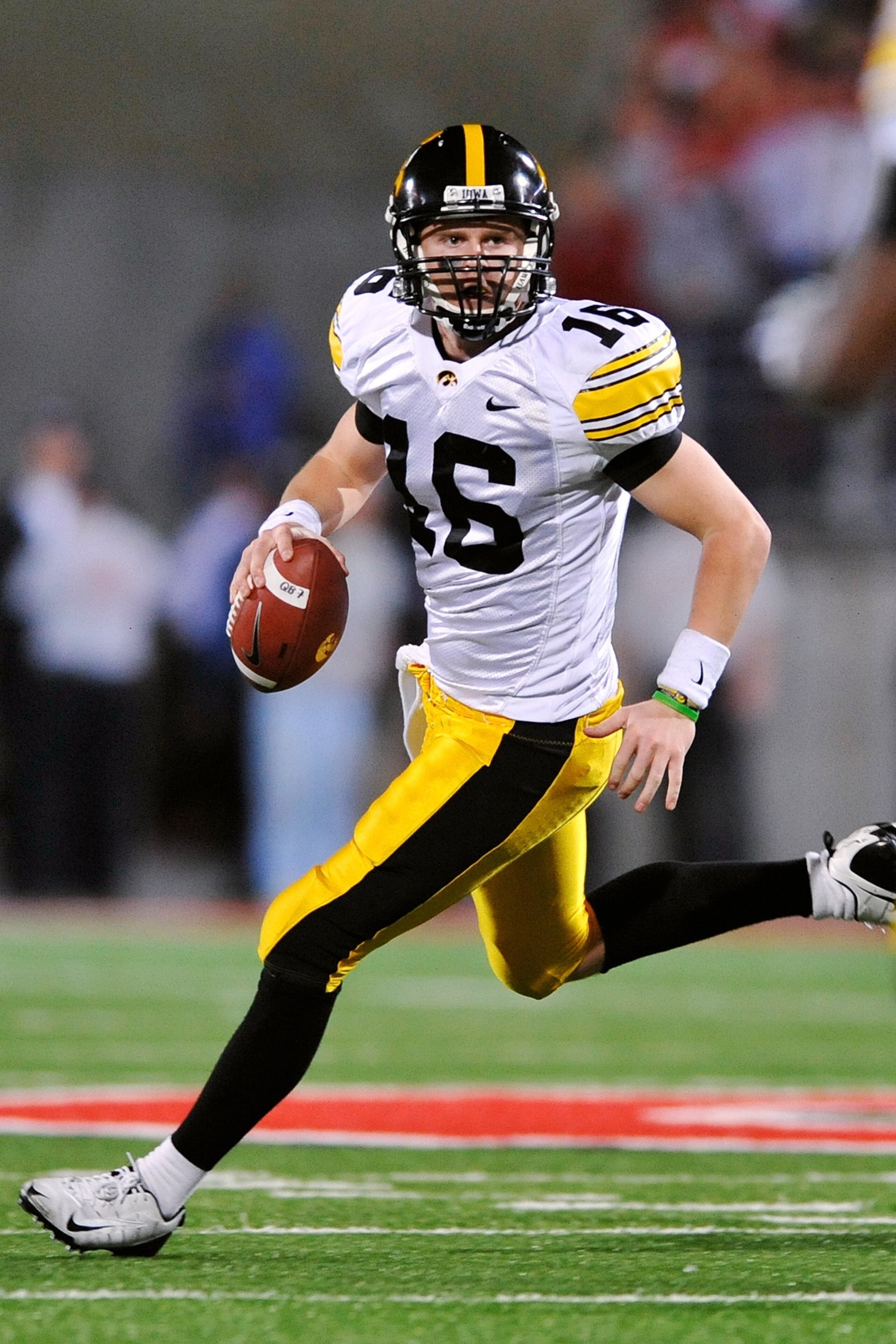 COLUMBUS, OH - NOVEMBER 14:  Quarterback James Vandenberg #16 of the Iowa Hawkeyes gets ready to pass against the Ohio State Buckeyes at Ohio Stadium on November 14, 2009 in Columbus, Ohio.  (Photo by Jamie Sabau/Getty Images)