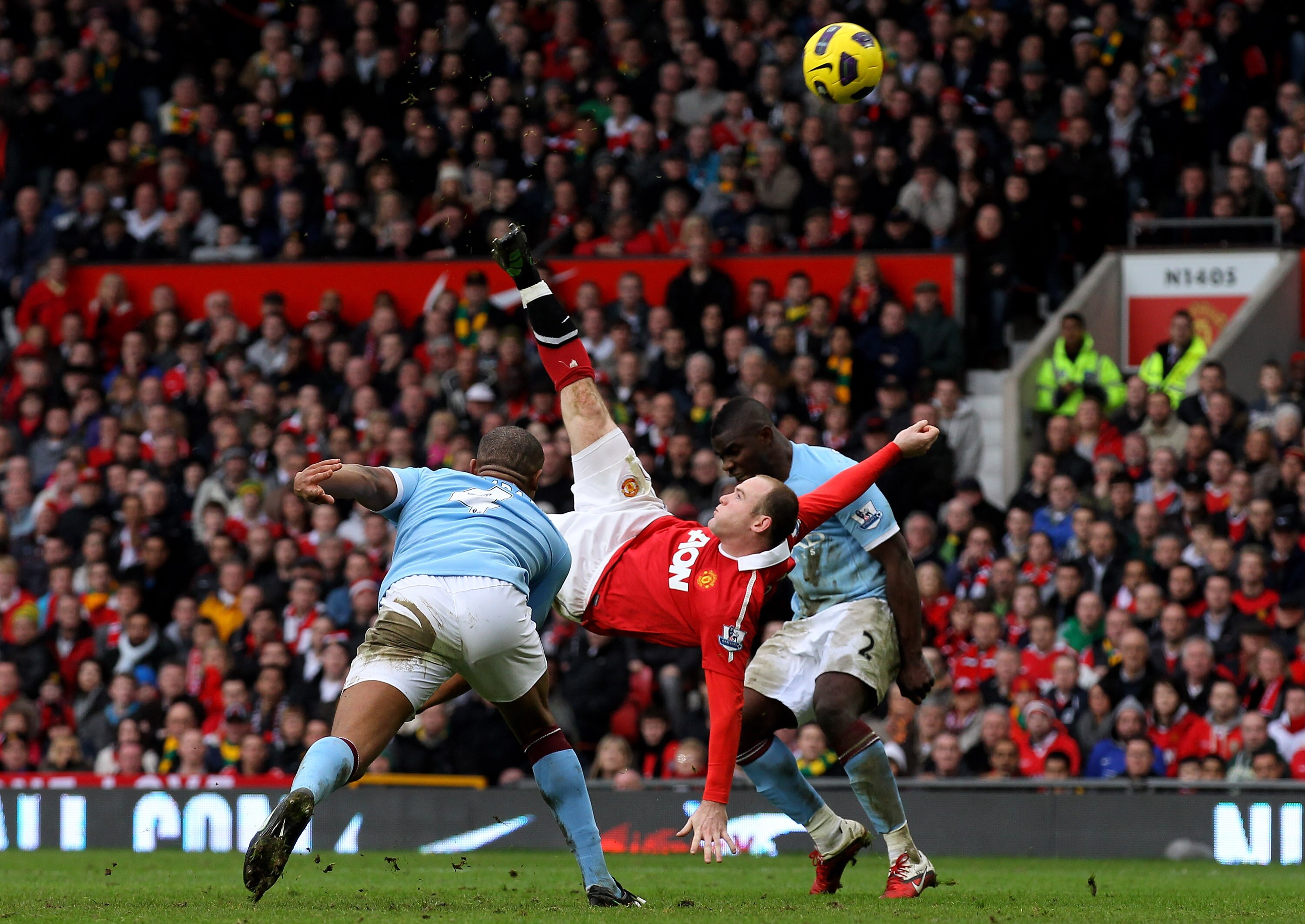 MANCHESTER, ENGLAND - FEBRUARY 12:  Wayne Rooney of Manchester United scores a goal from an overhead kick during the Barclays Premier League match between Manchester United and Manchester City at Old Trafford on February 12, 2011 in Manchester, England.  