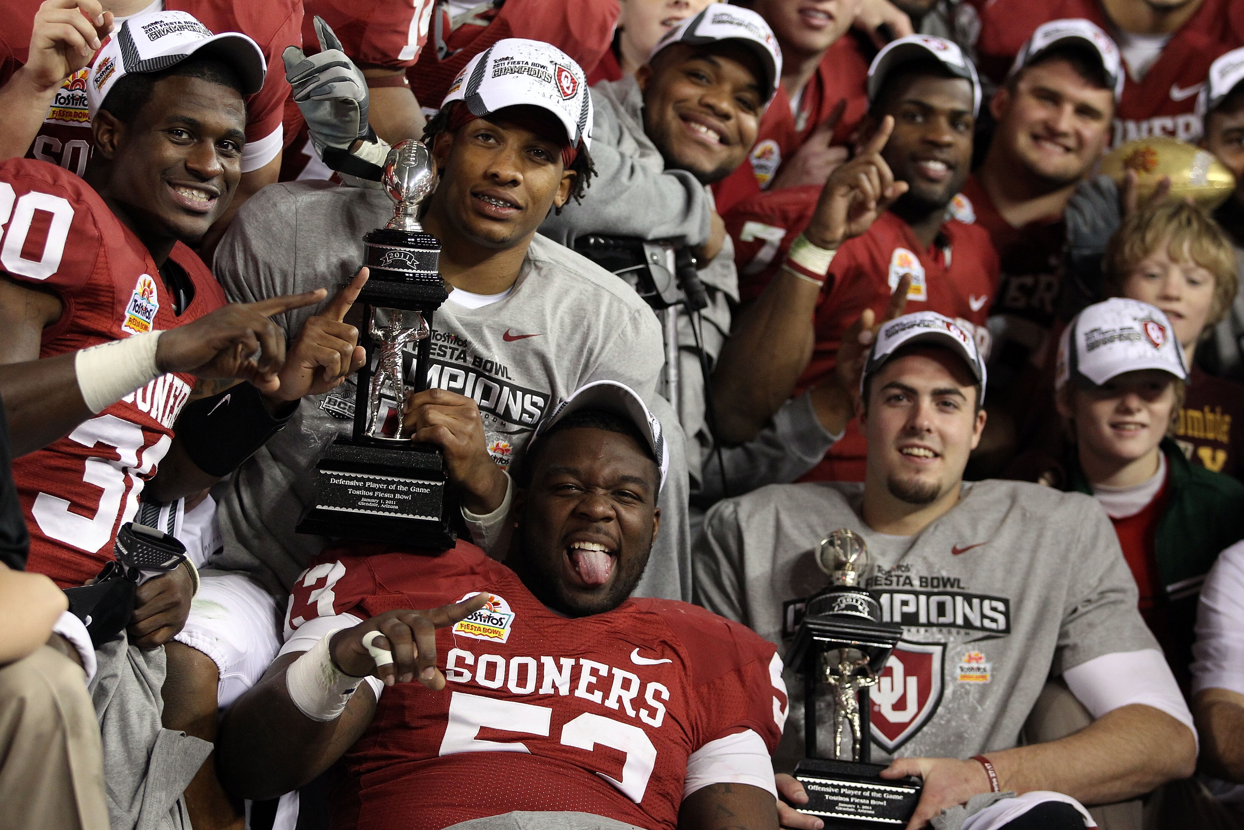 GLENDALE, AZ - JANUARY 01:  Oklahoma Sooners celebrate their 48-20 victory against the Connecticut Huskies in the Tostitos Fiesta Bowl at the Universtity of Phoenix Stadium on January 1, 2011 in Glendale, Arizona.  (Photo by Christian Petersen/Getty Image