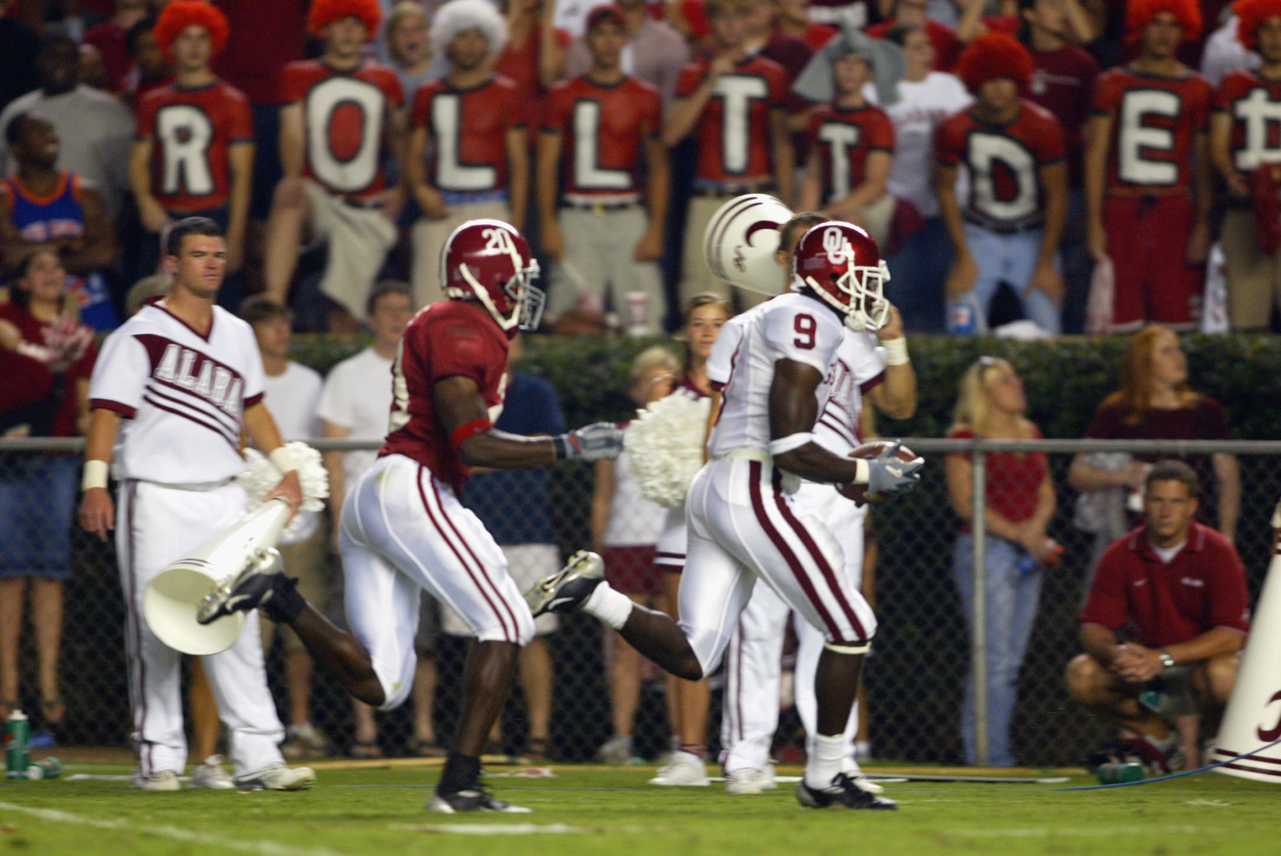 TUSCALOOSA, AL - SEPTEMBER 6: Alabama Crimson Tide fans watch as Charles Jones #20 chases Mark Clayton #9 of the Oklahoma Sooners on September 6, 2003 in Tuscaloosa, Alabama. Oklahoma defeated Alabama 20-13. (Photo by Jamie Squire/Getty Images).