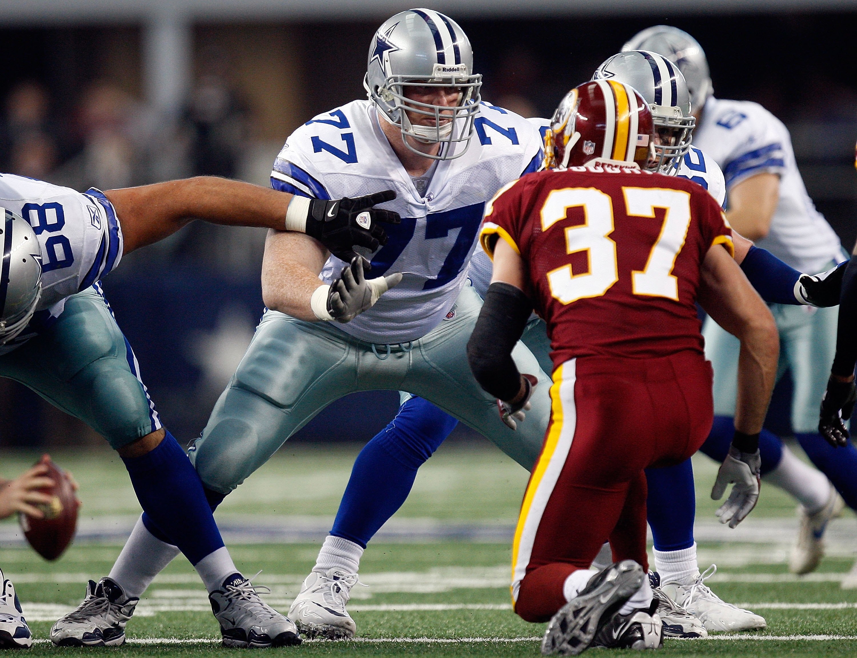 ARLINGTON, TX - NOVEMBER 22:  Tackle Pat McQuistan #77 of the Dallas Cowboys at Cowboys Stadium on November 22, 2009 in Arlington, Texas.  (Photo by Ronald Martinez/Getty Images)