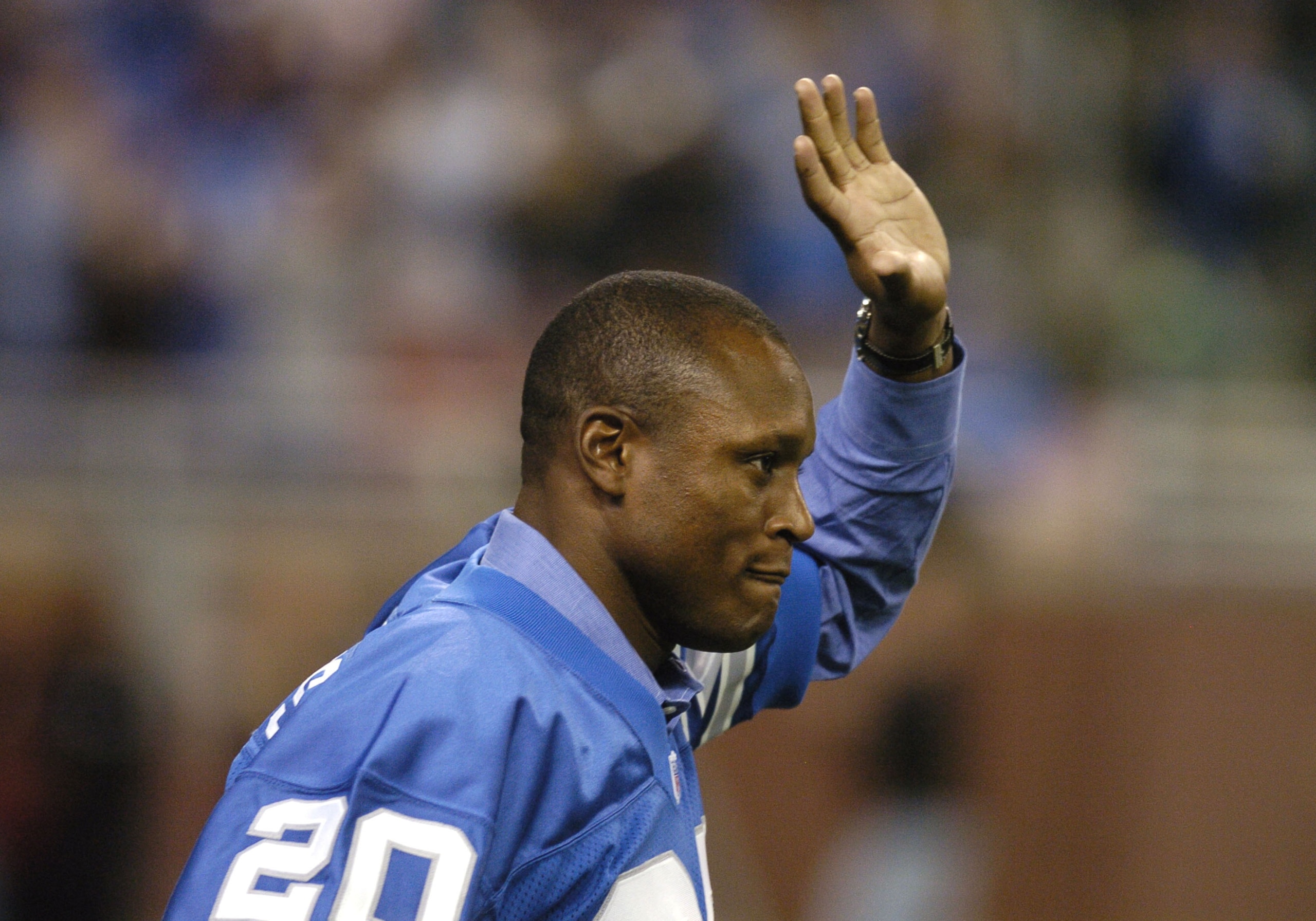 Detroit Lions running back Barry Sanders enters Ford Field before play against the Indianapolis Colts in a Thanksgiving Day game, November 25, 2005 in Detroit. The Colts defeated the Lions 41 to 9. (Photo by Al Messerschmidt/Getty Images) Detroit Lions running back Barry Sanders enters Ford Field before play against the Indianapolis Colts in a Thanksgiving Day game, November 25, 2005 in Detroit. The Colts defeated the Lions 41 to 9. (Photo by Al Messerschmidt/Getty Images)