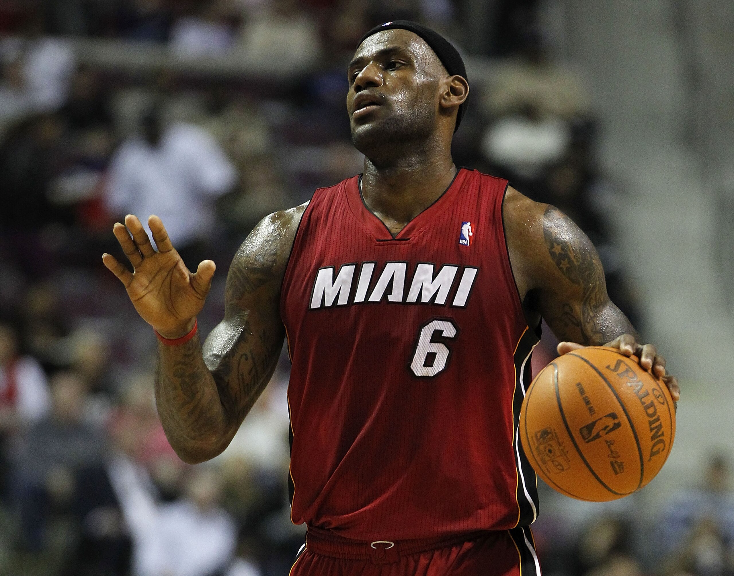 AUBURN HILLS, MI - FEBRUARY 11: LeBron James #6 of the Miami Heat signals teammates to slow down while playing the Detroit Pistons at The Palace of Auburn Hills on February 11, 2011 in Auburn Hills, Michigan. NOTE TO USER: User expressly acknowledges an AUBURN HILLS, MI - FEBRUARY 11: LeBron James #6 of the Miami Heat signals teammates to slow down while playing the Detroit Pistons at The Palace of Auburn Hills on February 11, 2011 in Auburn Hills, Michigan. NOTE TO USER: User expressly acknowledges an