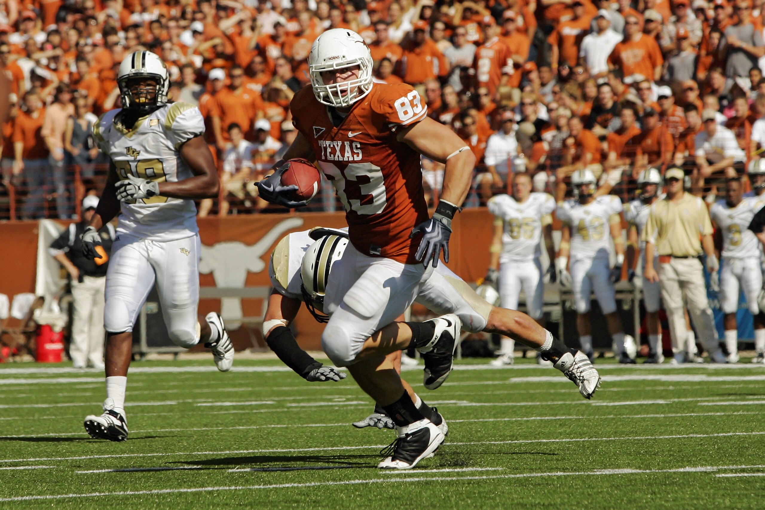 AUSTIN, TX - NOVEMBER 07:  Tight end Greg Smith #83 of the Texas Longhorns runs with a catch against the UCF Knights on November 7, 2009 at Darrell K Royal - Texas Memorial Stadium in Austin, Texas.  Texas won 35-3.  (Photo by Brian Bahr/Getty Images)