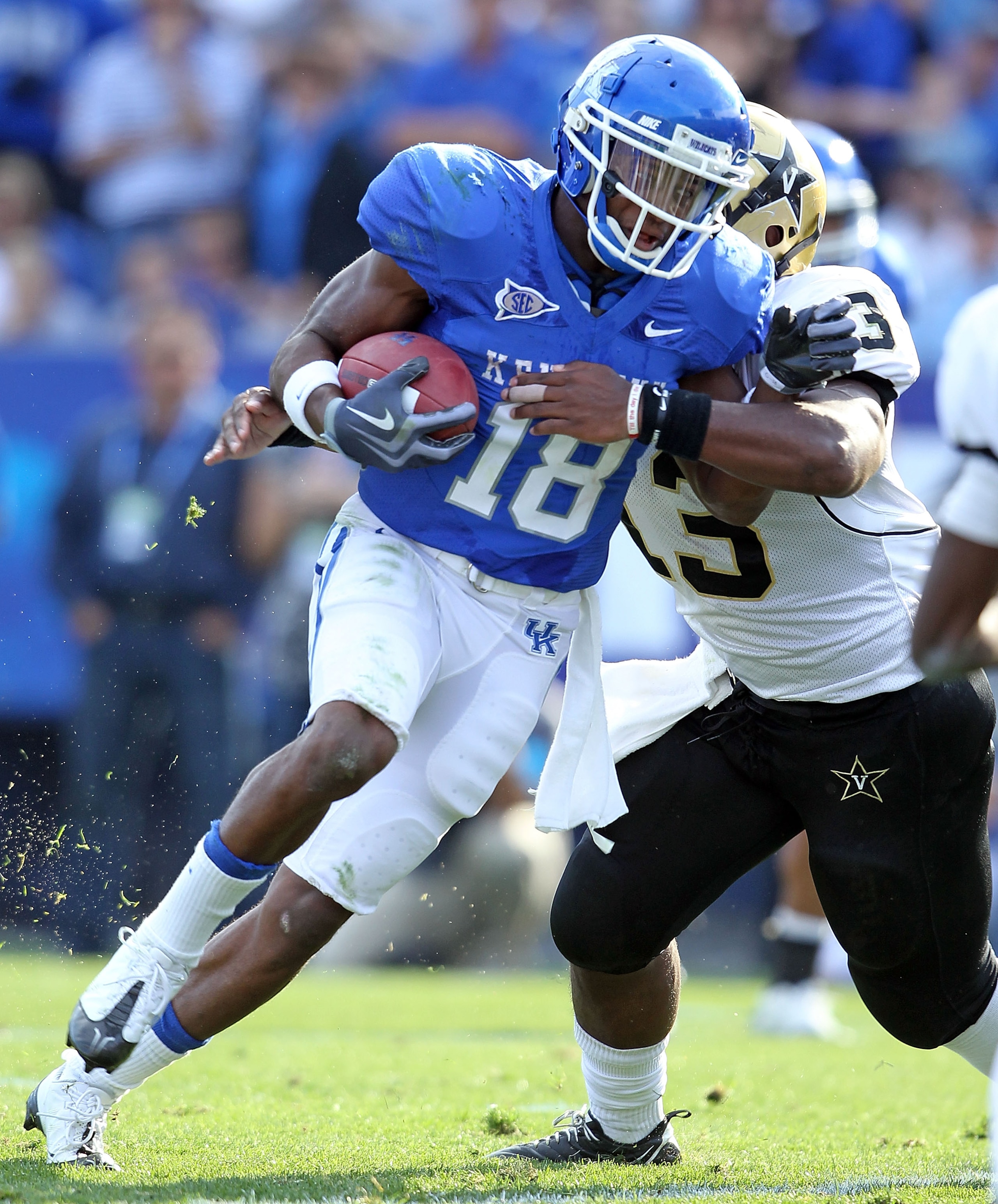 LEXINGTON, KY - NOVEMBER 13:  Randall Cobb #18 of the Kentucky Wildcats runs with the ball during the game against the Vanderbilt Commodores at Commonwealth Stadium on November 13, 2010 in Lexington, Kentucky. Kentucky won 38-20.  (Photo by Andy Lyons/Get