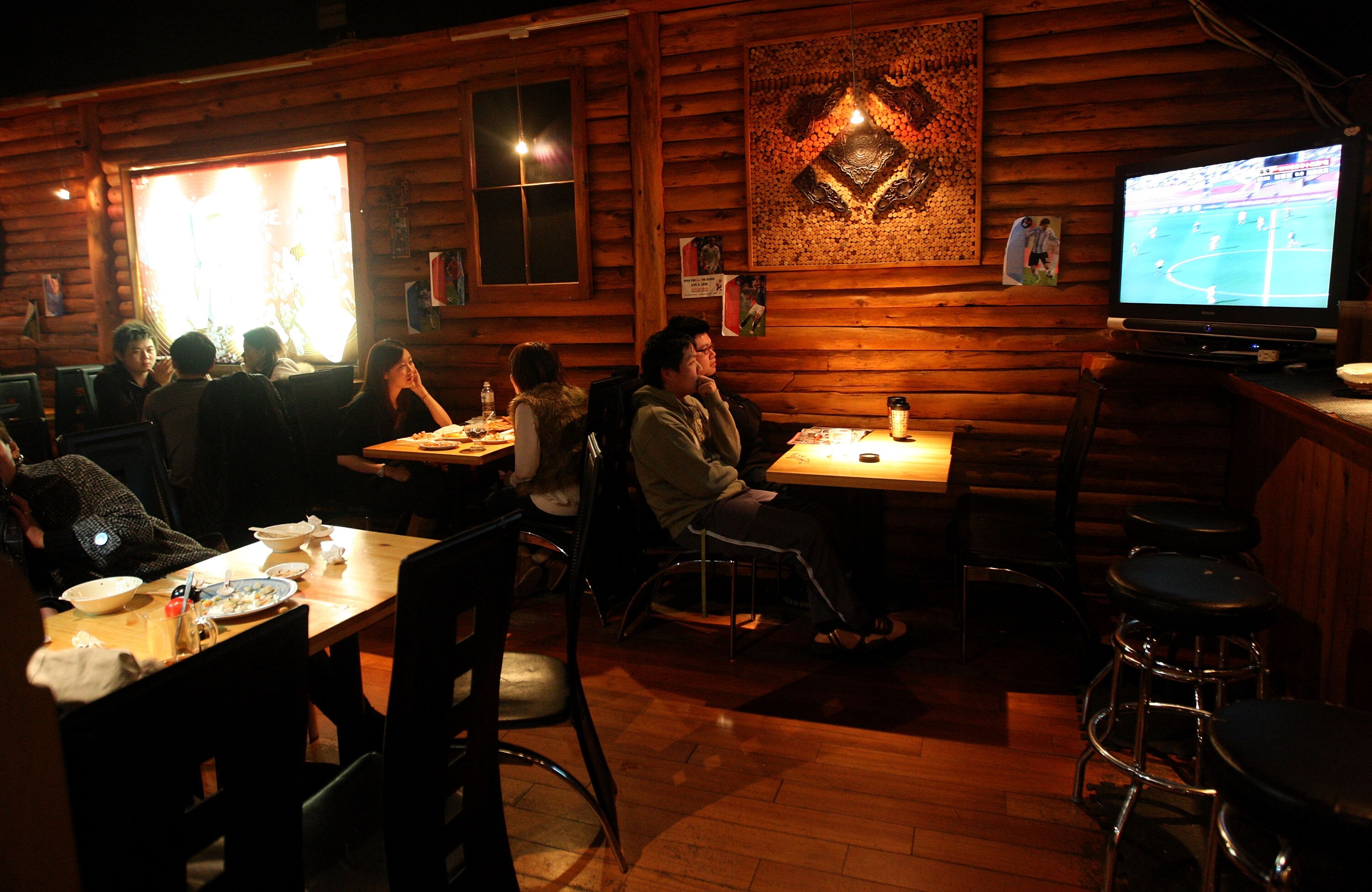 AUCKLAND, NEW ZEALAND - JUNE 15:  All White supporters watch the television at an Asian restaurant during a match between New Zealand and Slovakia at the 2010 World Cup in South Africa  on June 15, 2010 in Auckland, New Zealand.  (Photo by Sandra Mu/Getty