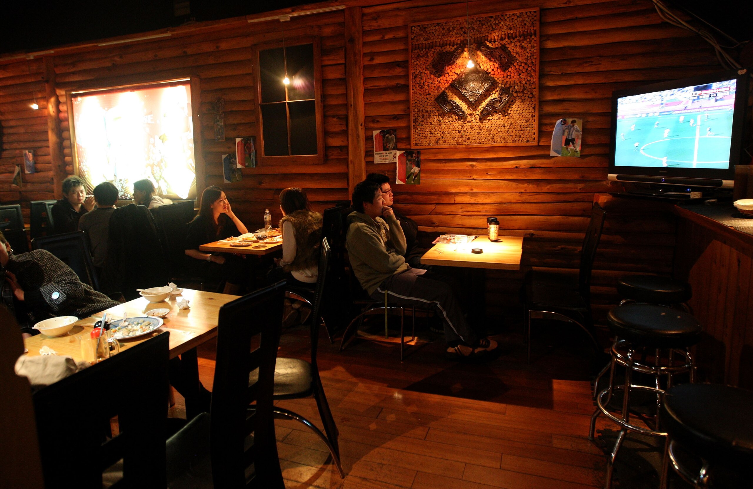 AUCKLAND, NEW ZEALAND - JUNE 15:  All White supporters watch the television at an Asian restaurant during a match between New Zealand and Slovakia at the 2010 World Cup in South Africa  on June 15, 2010 in Auckland, New Zealand.  (Photo by Sandra Mu/Getty