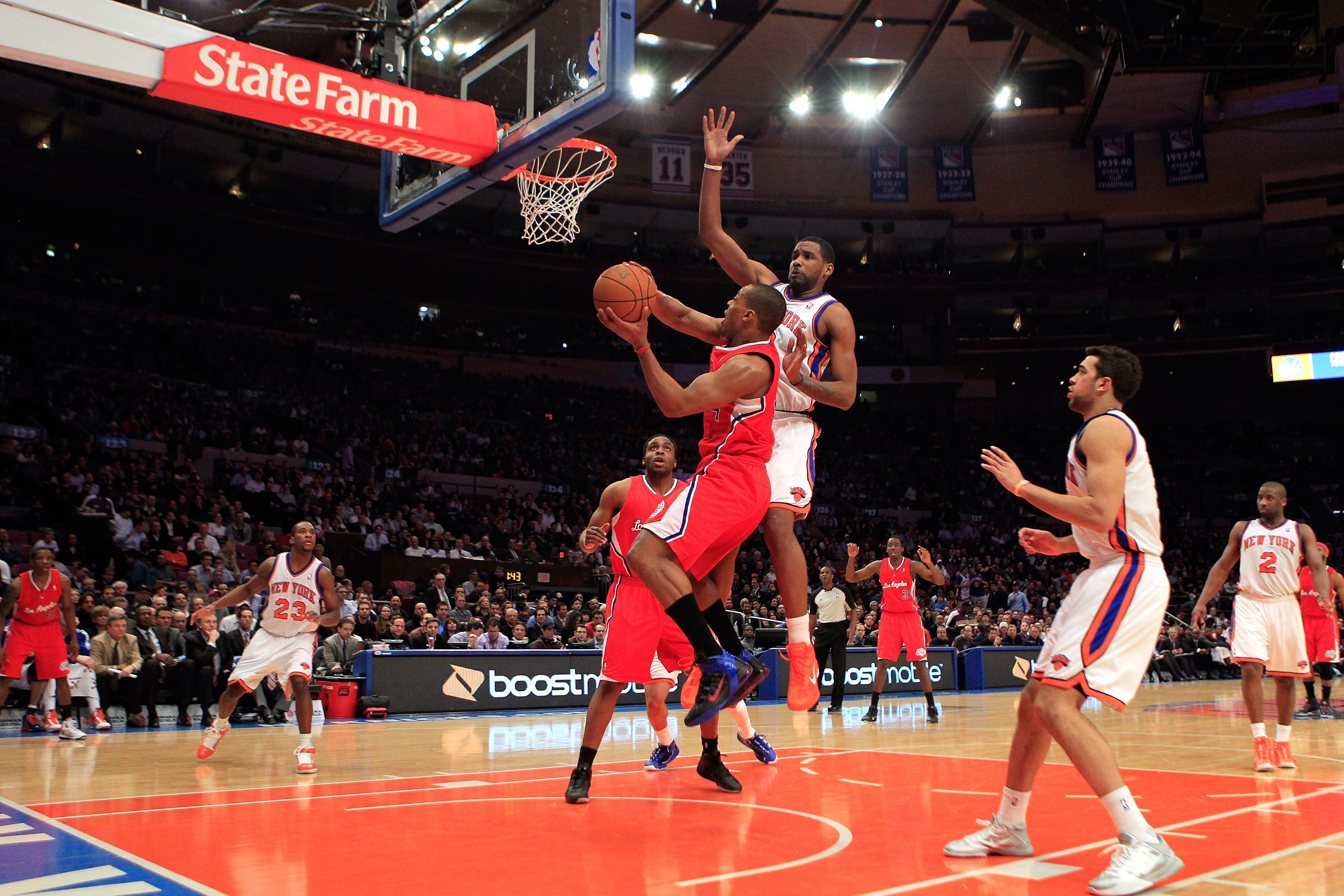 NEW YORK, NY - FEBRUARY 09:  Randy Foye #4 of the Los Angeles Clippers shoots the ball over Shawne Williams #3 of the New York Knicks at Madison Square Garden on February 9, 2011 in New York City. NOTE TO USER: User expressly acknowledges and agrees that,