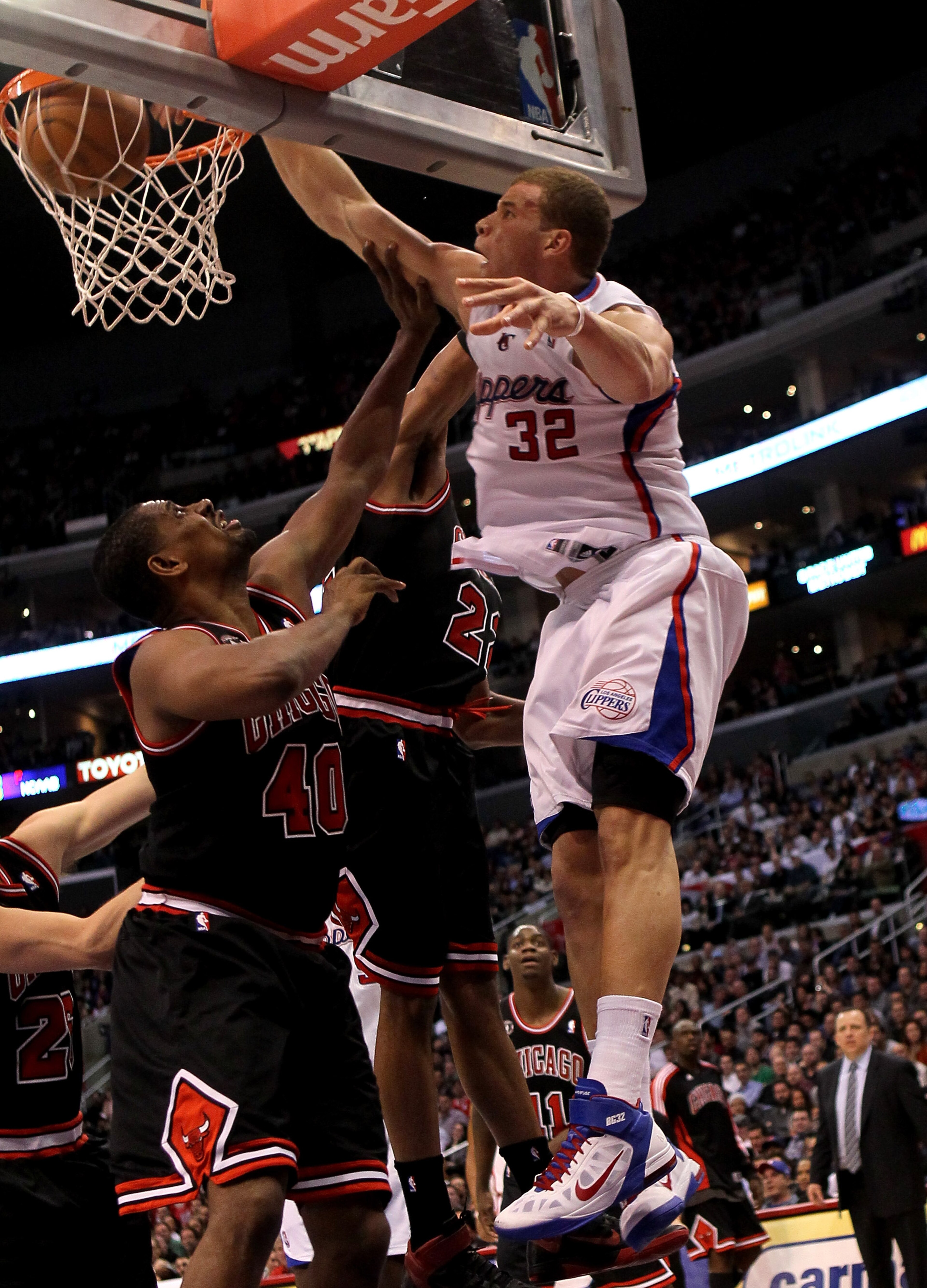 LOS ANGELES, CA - FEBRUARY 02: Blake Griffin #32 of the Los Angeles Clippers dunks over Kurt Thomas #40 of the Chicago Bulls at Staples Center on February 2, 2011 in Los Angeles, California. The Bulls won 106-88. NOTE TO USER: User expressly acknowledg LOS ANGELES, CA - FEBRUARY 02: Blake Griffin #32 of the Los Angeles Clippers dunks over Kurt Thomas #40 of the Chicago Bulls at Staples Center on February 2, 2011 in Los Angeles, California. The Bulls won 106-88. NOTE TO USER: User expressly acknowledg