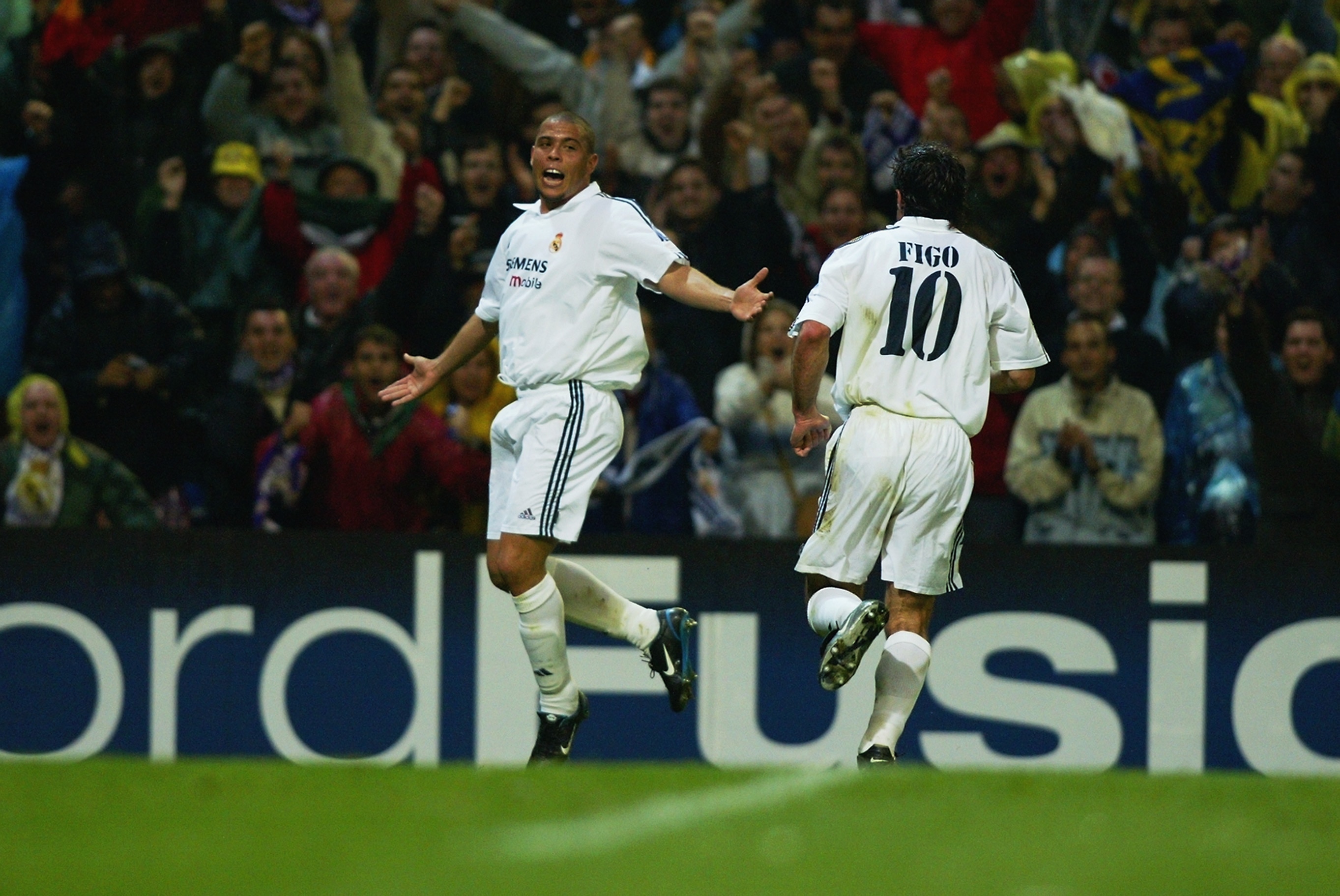 MADRID - MAY 6:  Ronaldo of Real Madrid celebrates his goal during the Champion's League Semi Final between Real Madrid and Juventus on May 6, 2003 at the Bernabeu Stadium in Madrid, Spain.  Real Madrid won the match 2-1. (Photo by Ben Radford/Getty Image