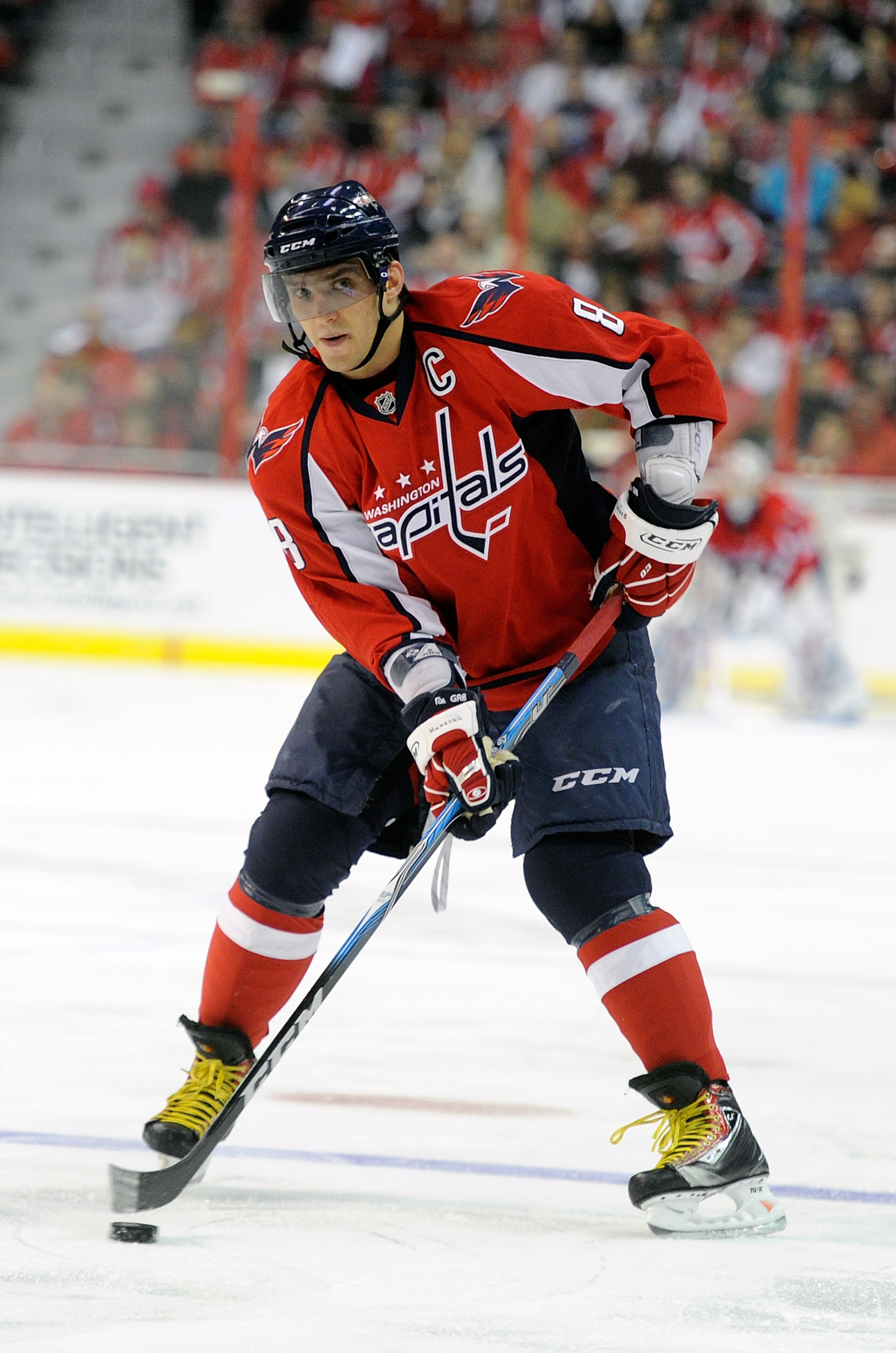 WASHINGTON, DC - FEBRUARY 06:  Alex Ovechkin #8 of the Washington Capitals handles the puck against the Pittsburgh Penguins at the Verizon Center on February 6, 2011 in Washington, DC.  (Photo by Greg Fiume/Getty Images)