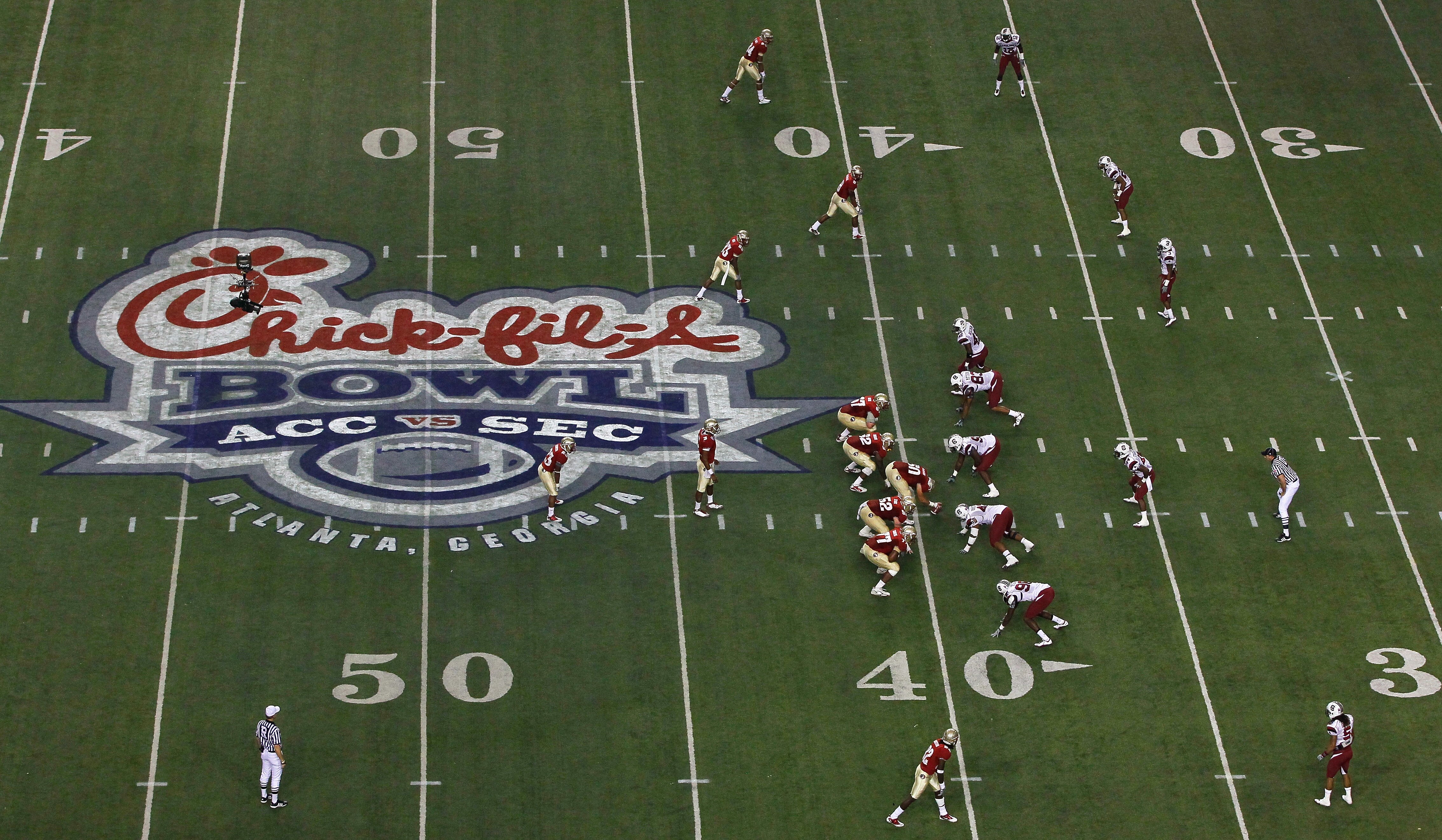 ATLANTA, GA - DECEMBER 31:  The Florida State Seminoles offense attacks the defense of the South Carolina Gamecocks during the 2010 Chick-fil-A Bowl at Georgia Dome on December 31, 2010 in Atlanta, Georgia.  (Photo by Kevin C. Cox/Getty Images)