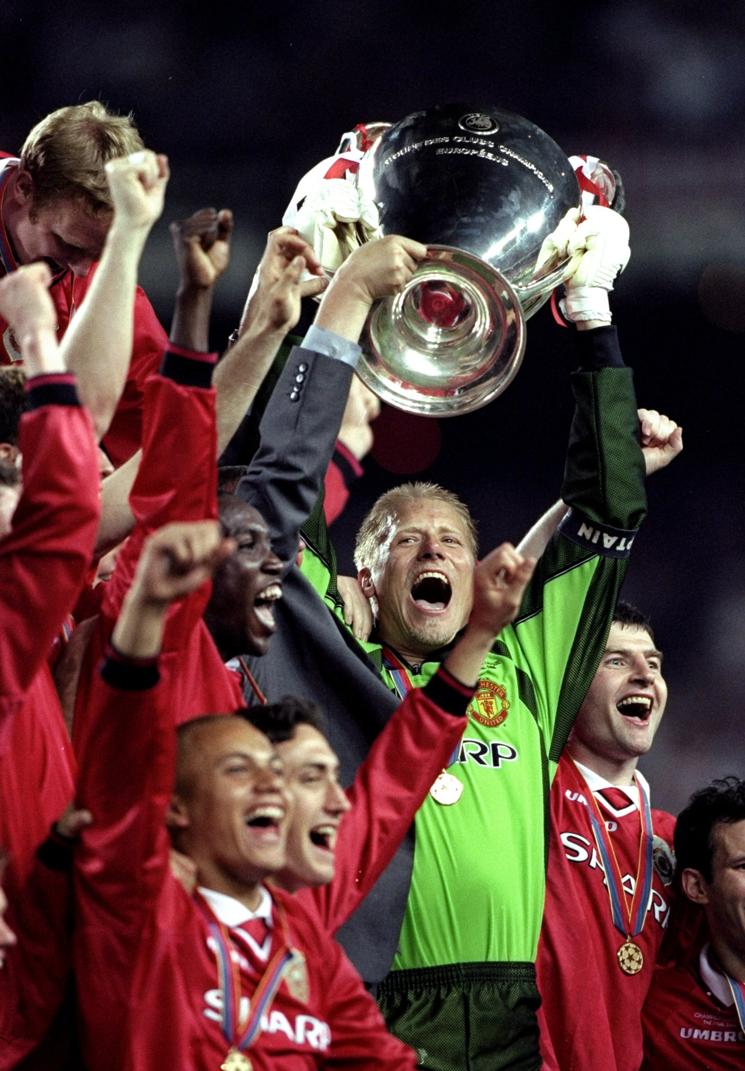 26 May 1999:  Peter Schmeichel lifts the trophy after a 2-1 victory over Bayern Munich in his last game for Manchester United in the UEFA Champions League Final at the Nou Camp in Barcelona, Spain. United scored twice in injury time to win 2-1. \ Mandator