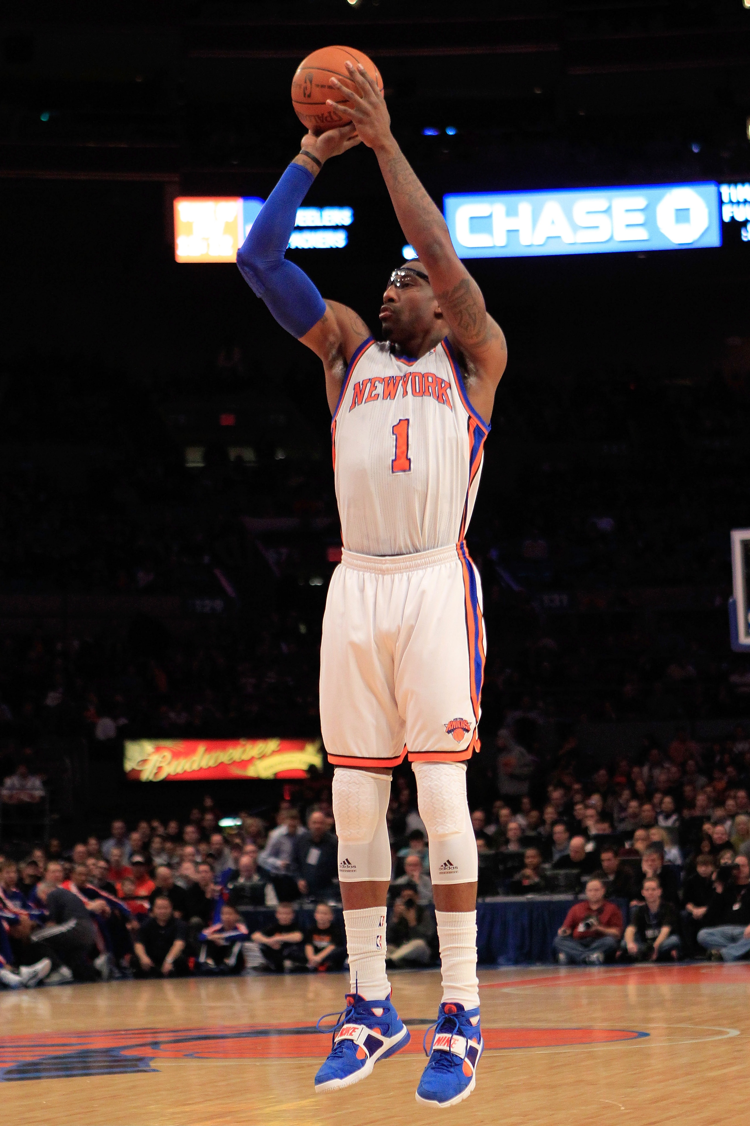NEW YORK, NY - FEBRUARY 06:  Amar'e Stoudemire #1 of the New York Knicks shoots the ball against the Philadelphia 76ers at Madison Square Garden on February 6, 2011 in New York City. NOTE TO USER: User expressly acknowledges and agrees that, by downloadin