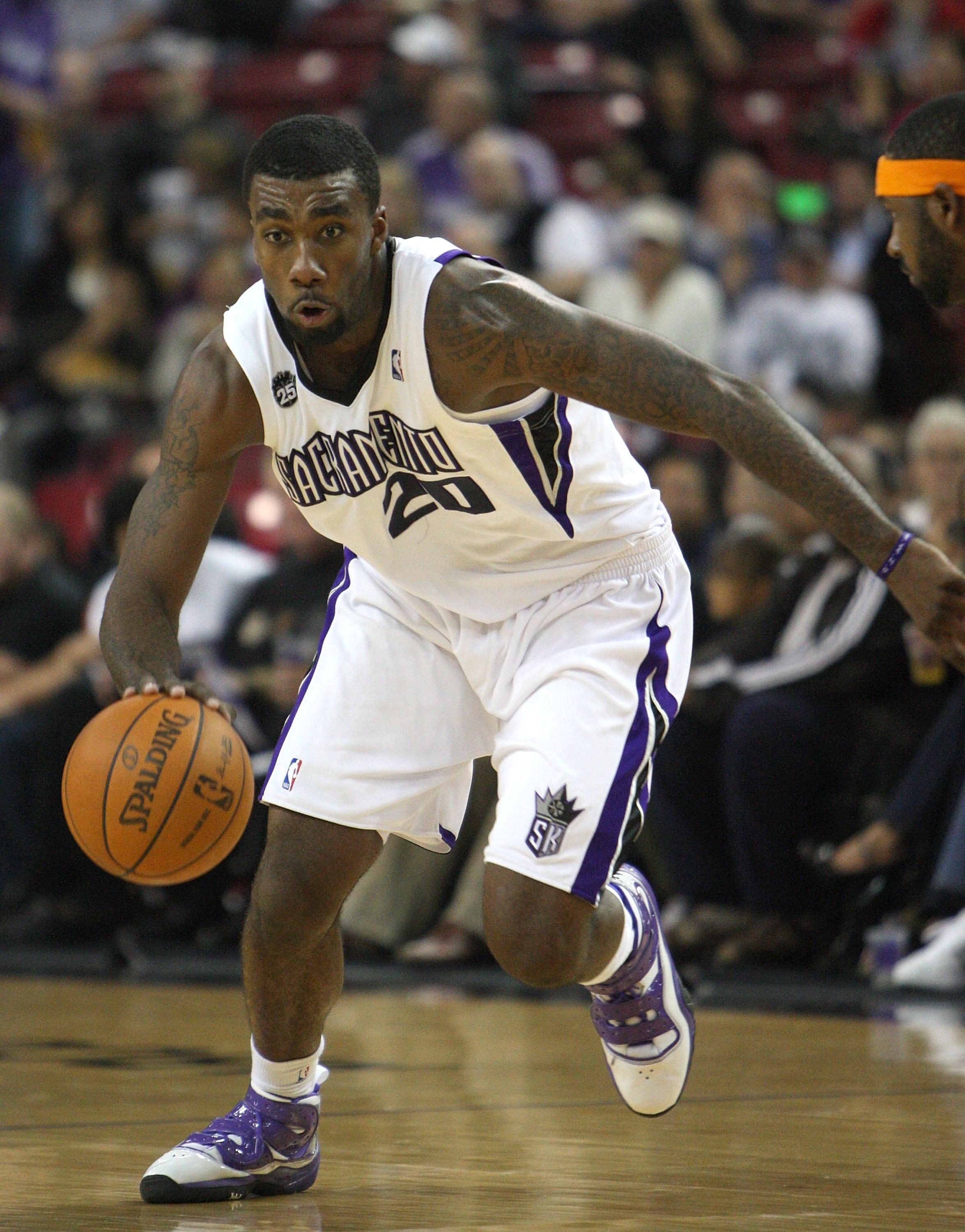 SACRAMENTO, CA - NOVEMBER 25:  Donte Greene #20 of the Sacramento Kings drives against the New York Knicks on November 25, 2009 at ARCO Arena in Sacramento, California. NOTE TO USER: User expressly acknowledges and agrees that, by downloading and/or using