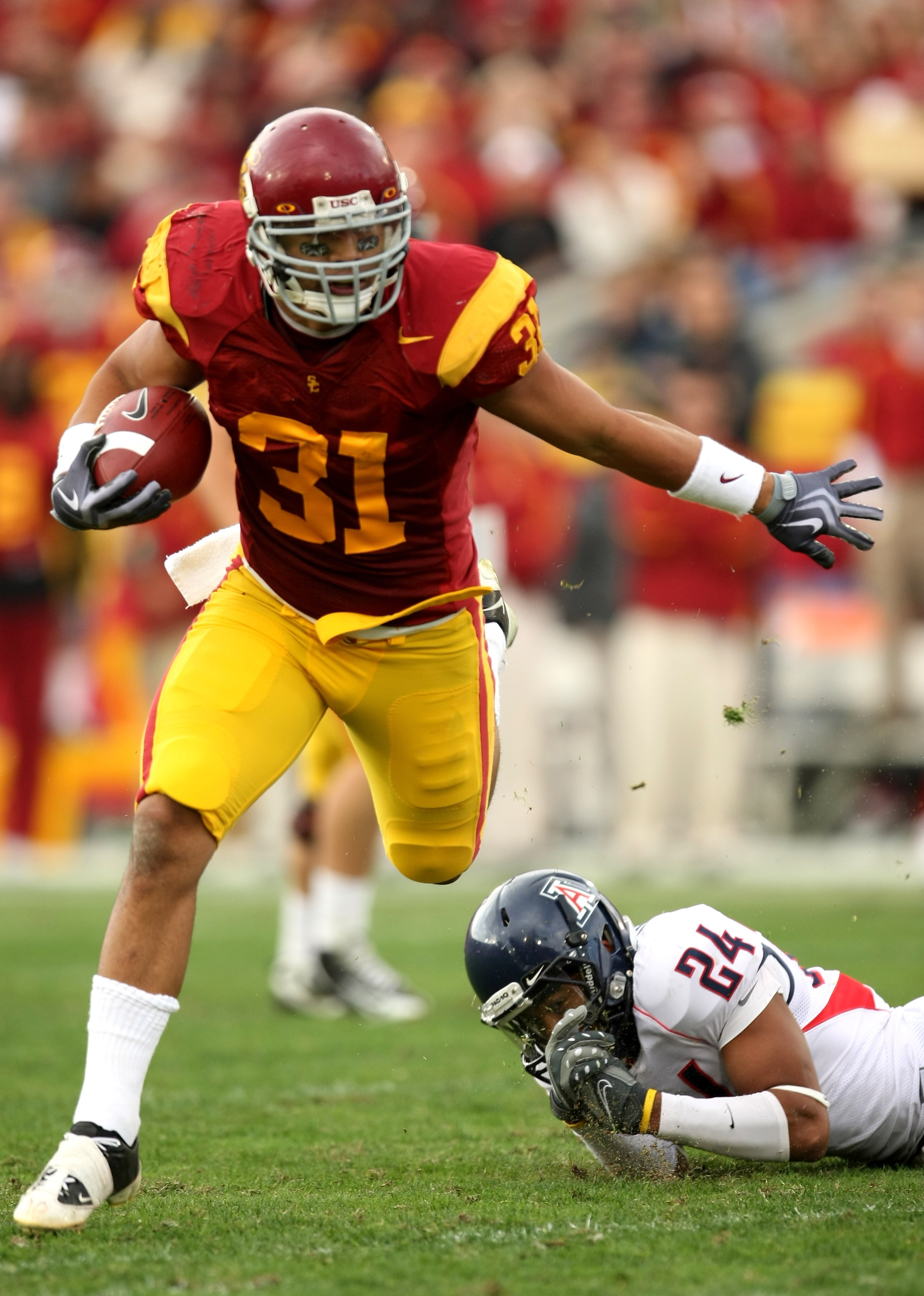 LOS ANGELES - DECEMBER 5: Fullback Stanley Havili #31 of the USC Trojans carries the ball against the Arizona Wildcats on December 5, 2009 at the Los Angeles Coliseum in Los Angeles, California. (Photo by Stephen Dunn/Getty Images) LOS ANGELES - DECEMBER 5: Fullback Stanley Havili #31 of the USC Trojans carries the ball against the Arizona Wildcats on December 5, 2009 at the Los Angeles Coliseum in Los Angeles, California. (Photo by Stephen Dunn/Getty Images)