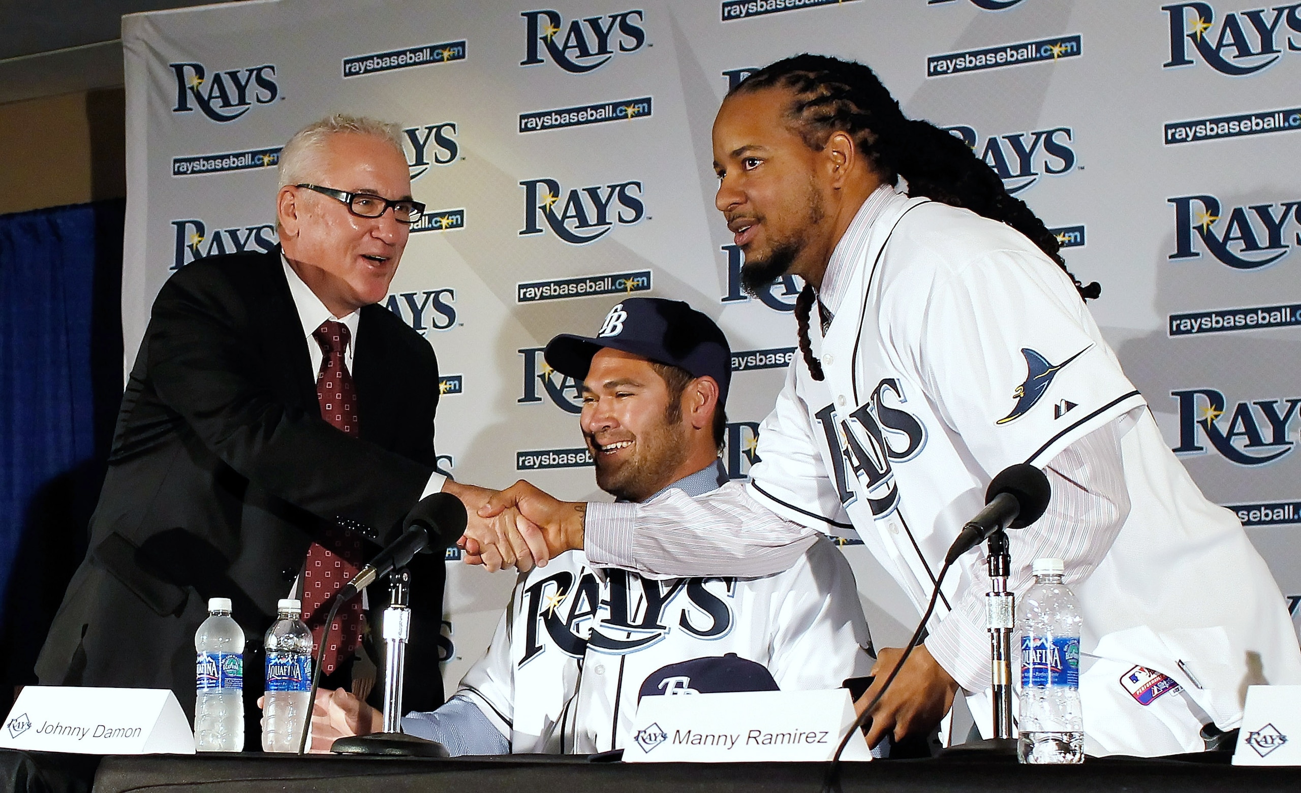 ST PETERSBURG, FL - FEBRUARY 01:  The Tampa Bay Rays manager Joe Maddon shakes hands with Manny Ramirez #24 of the Tampa Bay Rays as Johnny Damon #22 of the Tampa Bay Rays looks on during a press conference at Tropicana Field on February 1, 2011 in St. Pe