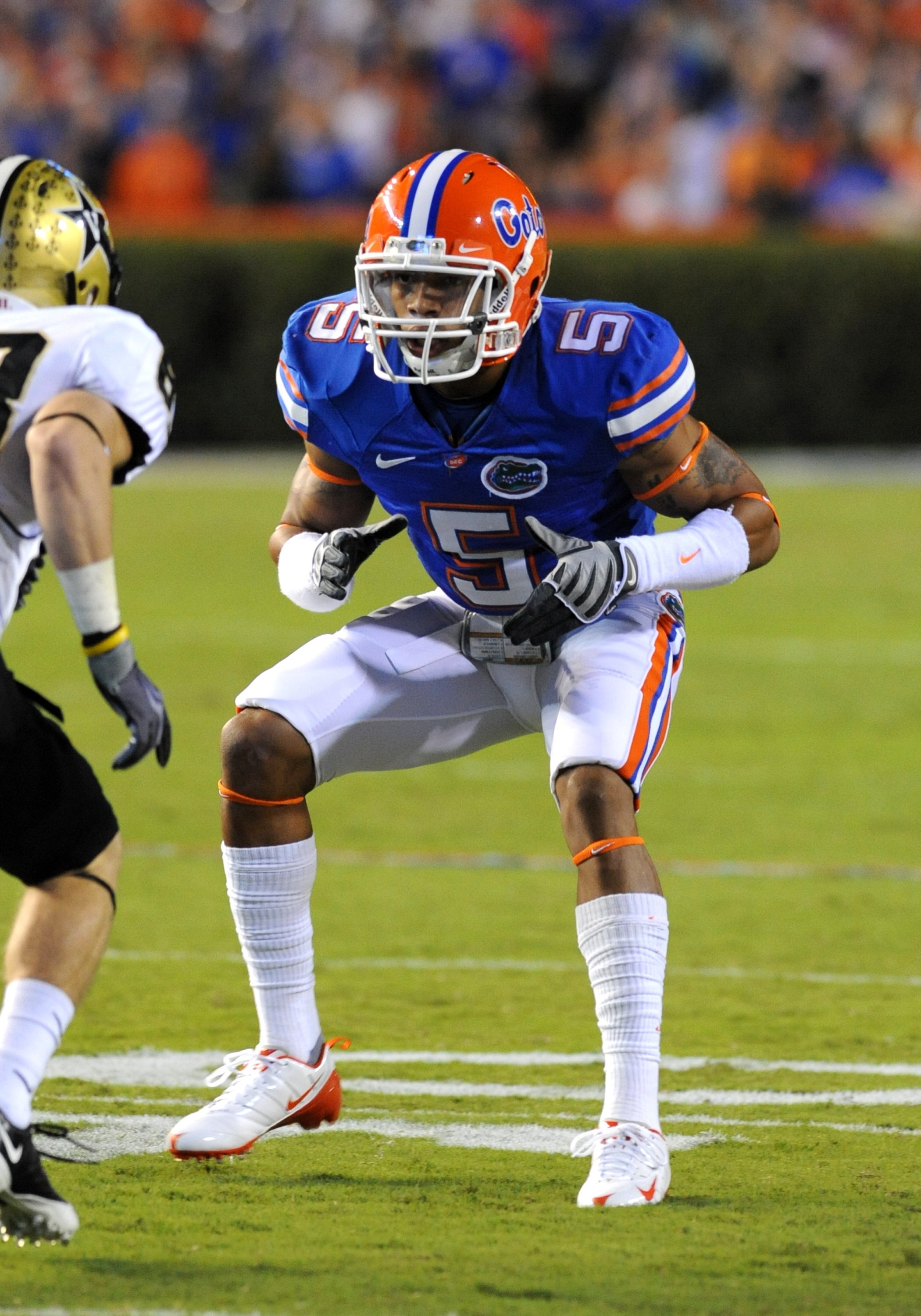 GAINESVILLE, FL - NOVEMBER 7: Cornerback Joe Haden #5 of the Florida Gators sets on defense against the Vanderbilt Commodores  on November 7, 2009 at Ben Hill Griffin Stadium in Gainesville, Florida.  (Photo by Al Messerschmidt/Getty Images)
