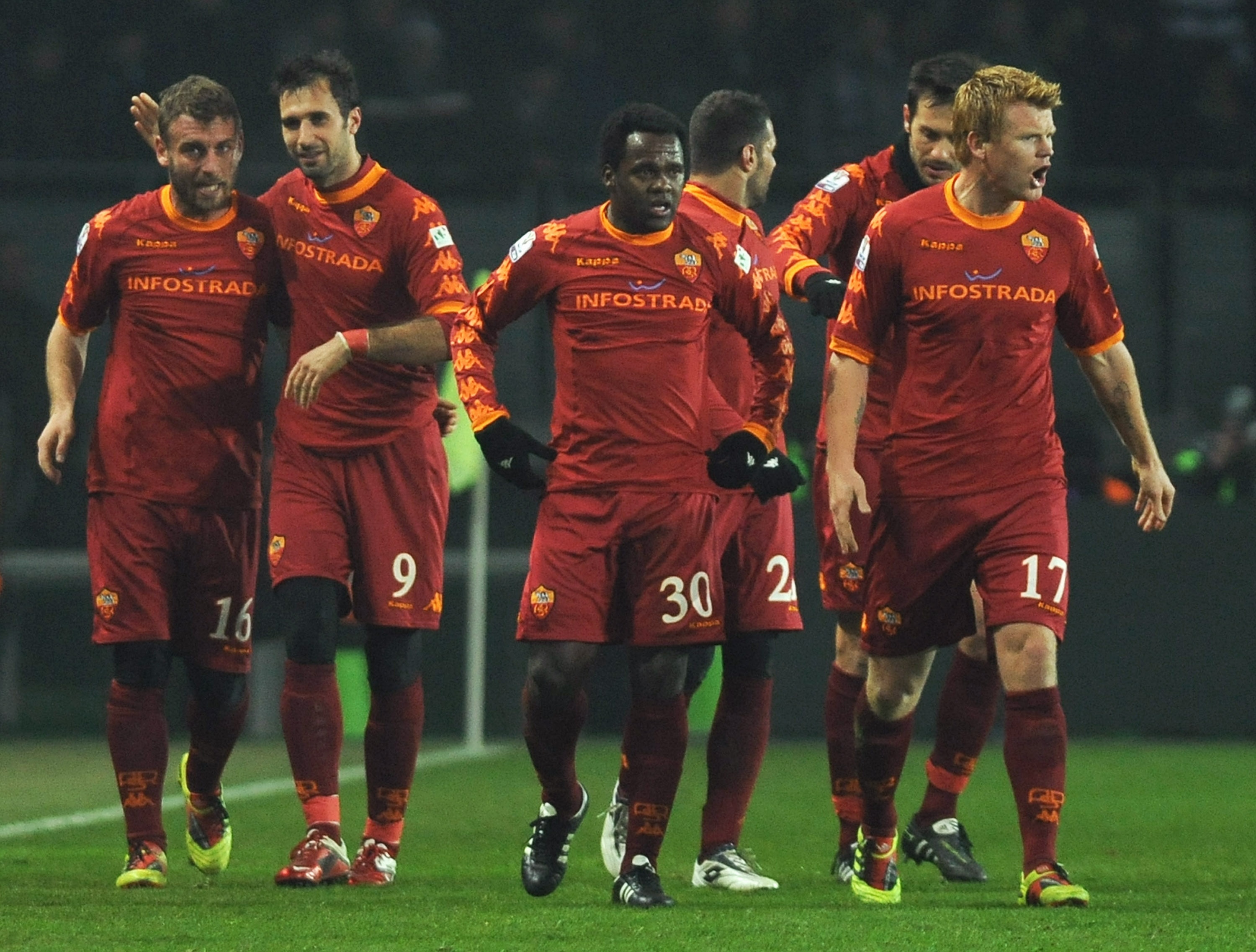 TURIN, ITALY - JANUARY 27:  Mirko Vucinic (2nd L) of AS Roma celebrates with Daniele De Rossi (L) and team mates after scoring the opening goal during the TIM Cup match between Juventus FC and AS Roma at Olimpico Stadium on January 27, 2011 in Turin, Ital