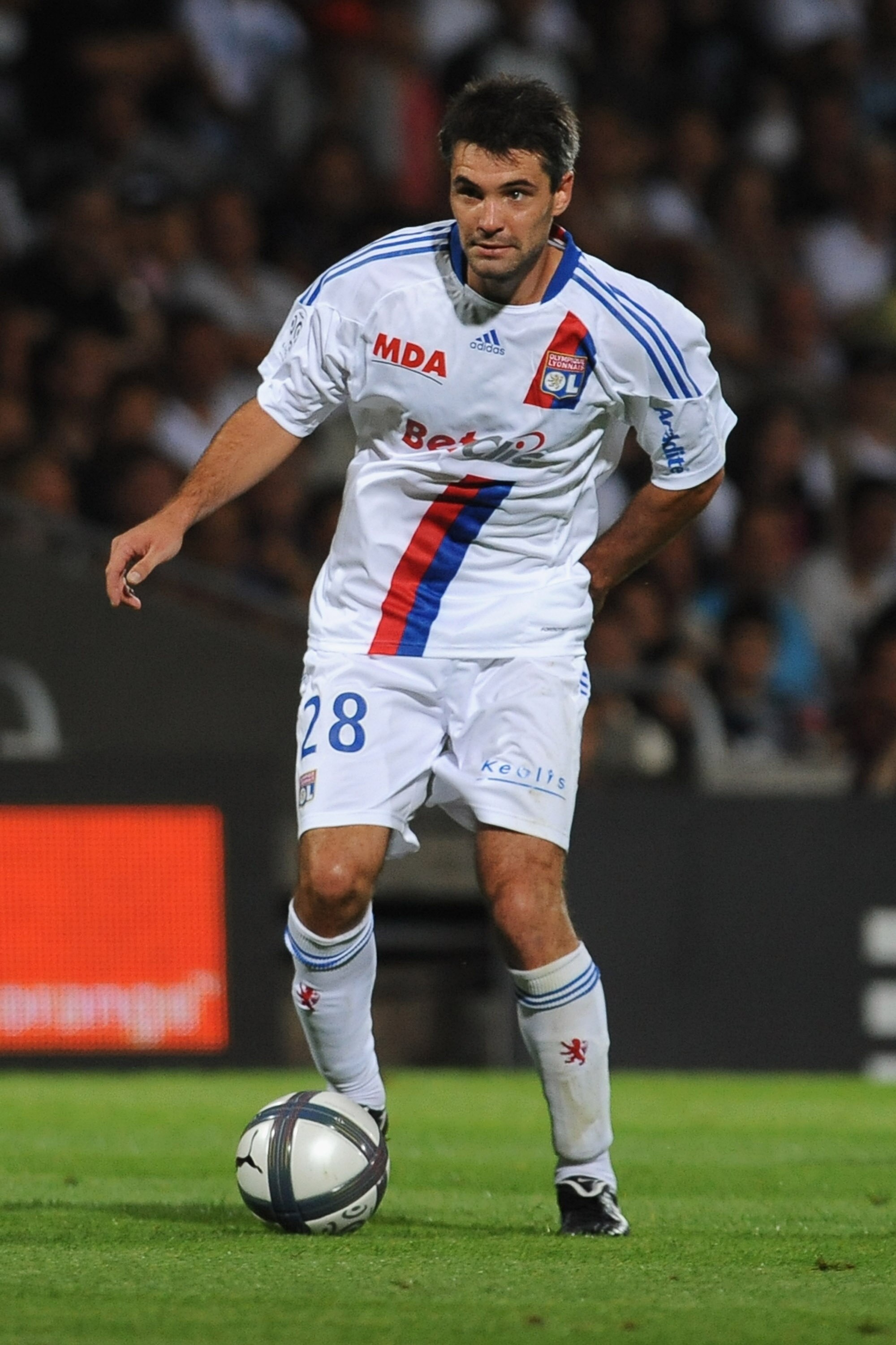 LYON, FRANCE - AUGUST 07:  Jeremy Toulalan of Olympique Lyonnais in action during the Ligue 1 match between Olympique Lyonnais and AS Monaco FC at Gerland Stadium on August 7, 2010 in Lyon, France.  (Photo by Valerio Pennicino/Getty Images)