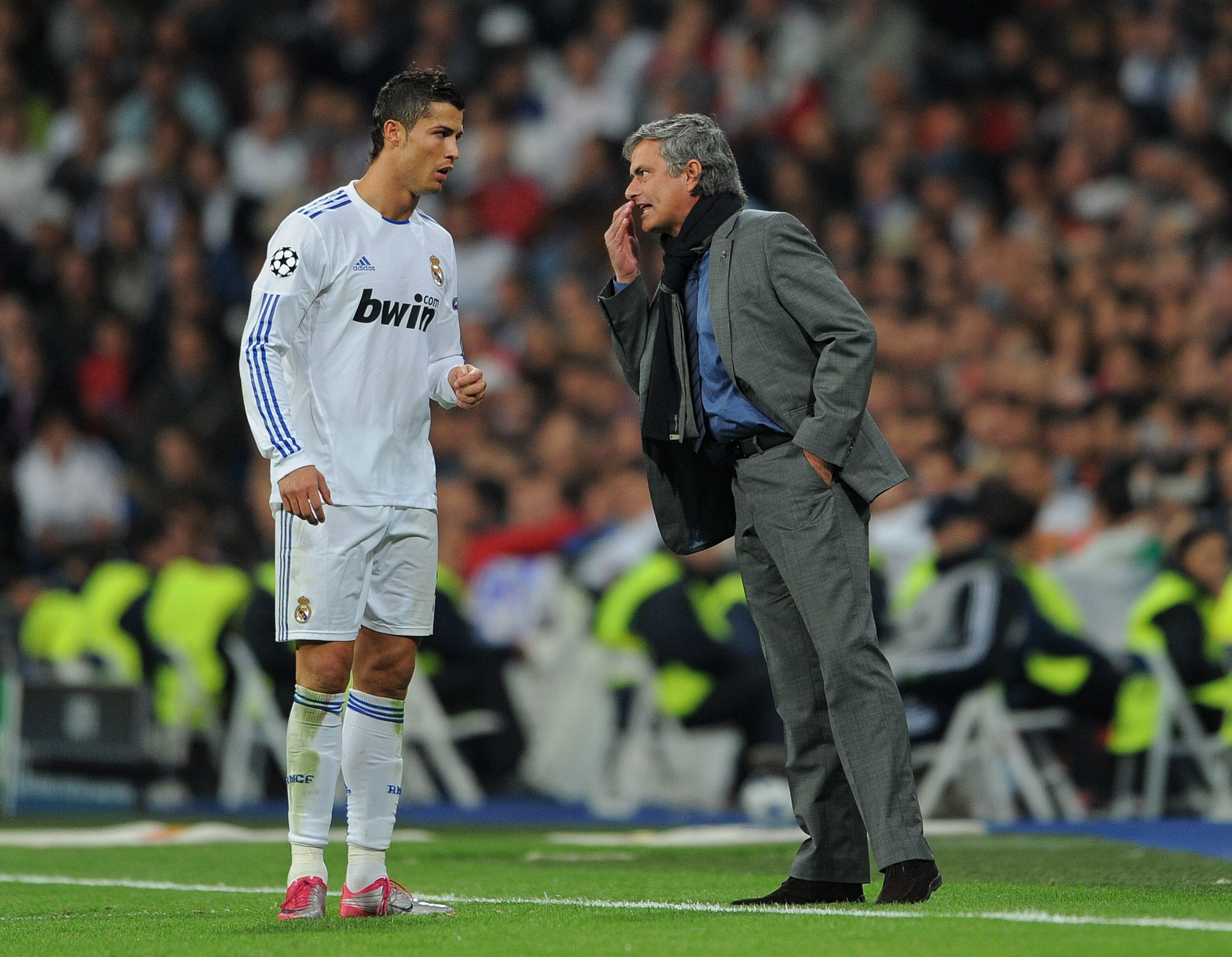 MADRID, SPAIN - OCTOBER 19:  Head Coach Jose Mourinho (R) of Real Madrid instructs Cristiano Ronaldo during the UEFA Champions League group G match between Real Madrid and AC Milan at the Estadio Santiago Bernabeu on October 19, 2010 in Madrid, Spain.  (P