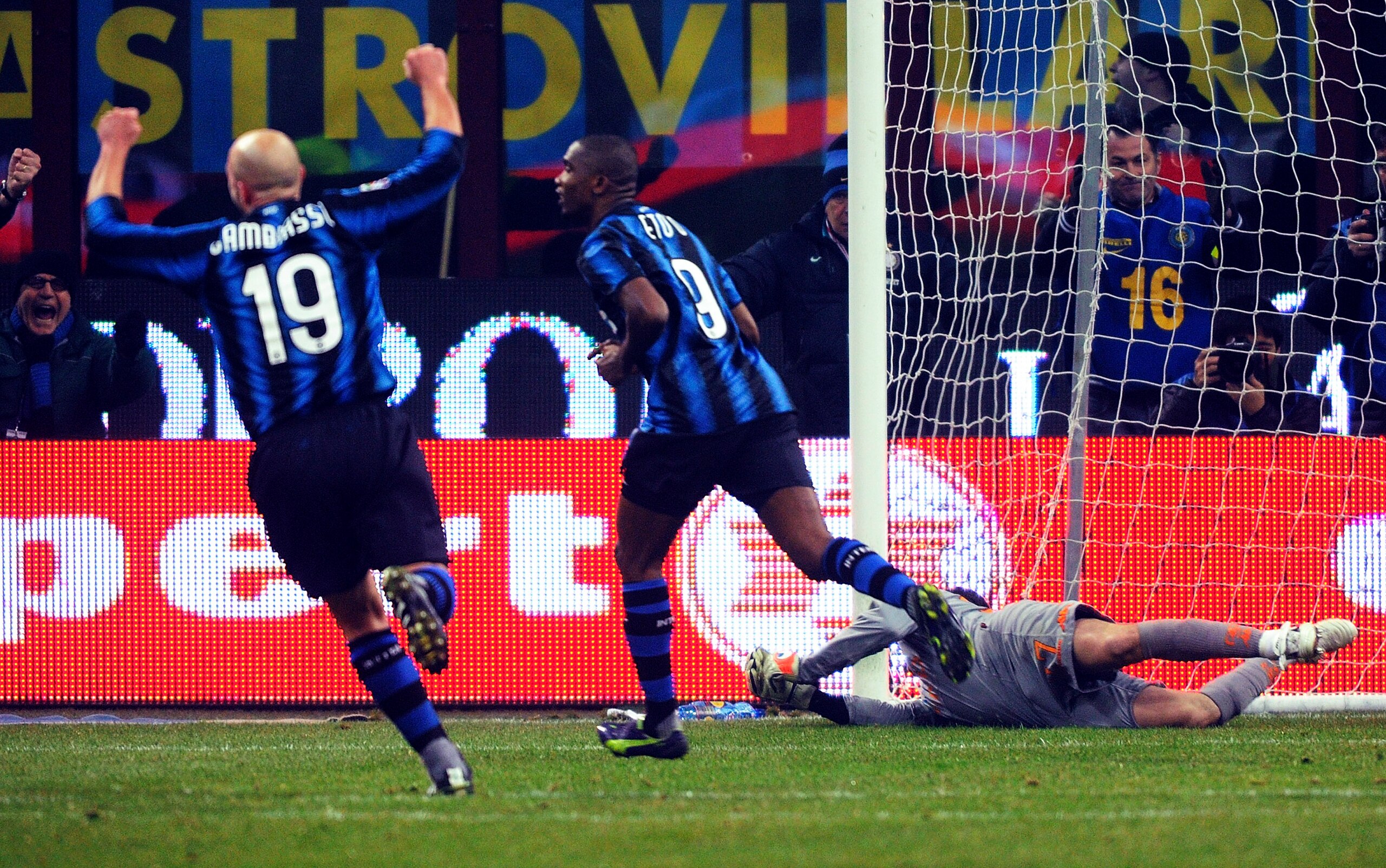 MILAN, ITALY - FEBRUARY 06:  Samuel Eto'o of Inter Milan celebrates after scoring from the penalty spot during the Serie A match between FC Internazionale Milano and AS Roma at Stadio Giuseppe Meazza on February 6, 2011 in Milan, Italy.  (Photo by Dino Pa