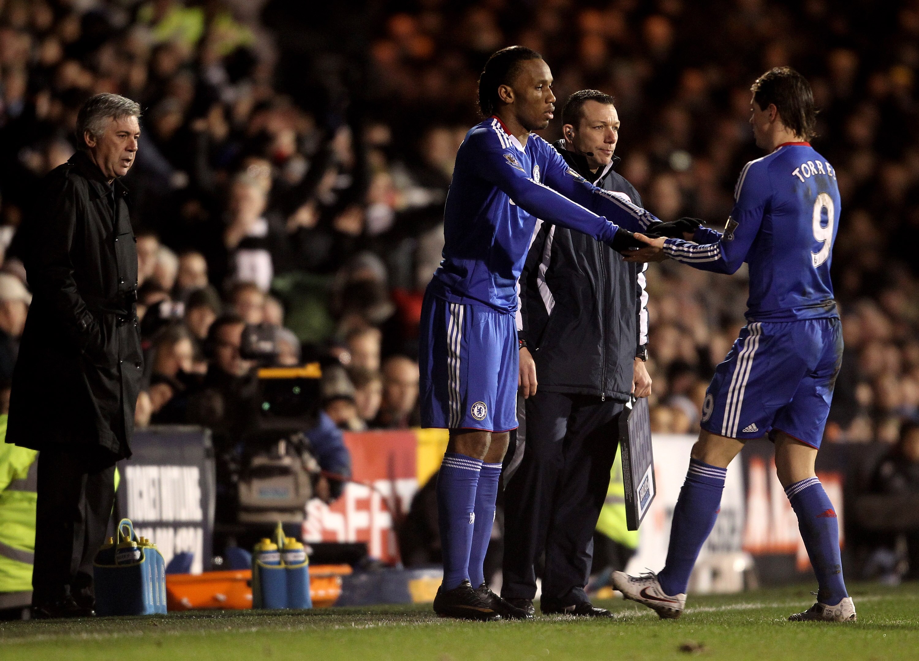 LONDON, ENGLAND - FEBRUARY 14:  Fernando Torres of Chelsea is replaced by Didier Drogba of Chelsea during the Barclays Premier League match between Fulham and Chelsea at Craven Cottage on February 14, 2011 in London, England.  (Photo by Scott Heavey/Getty