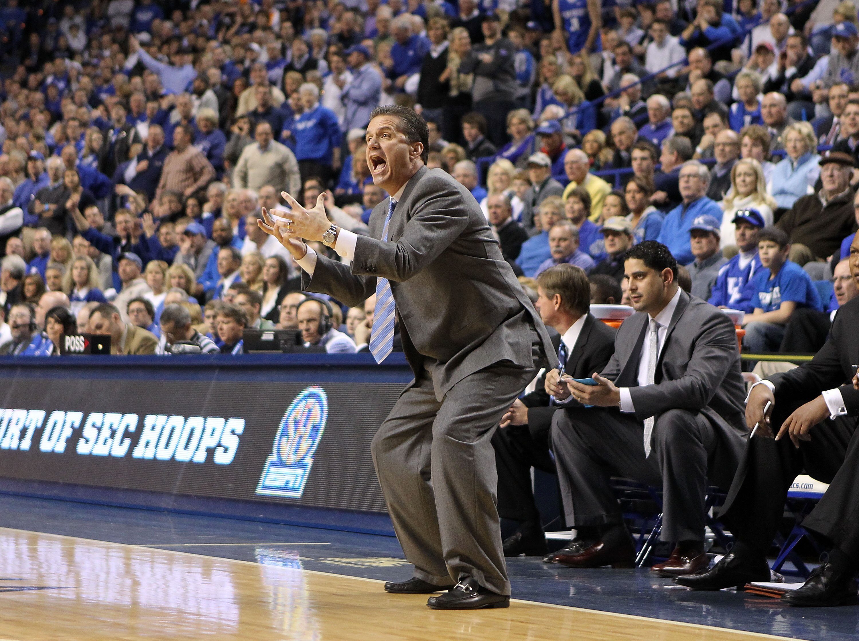 LEXINGTON, KY - FEBRUARY 08:  John Calipari the Head Coach of the Kentucky Wildcats gives instructions to his team during the SEC game against the Tennessee Volunteers at Rupp Arena on February 8, 2011 in Lexington, Kentucky.  (Photo by Andy Lyons/Getty I