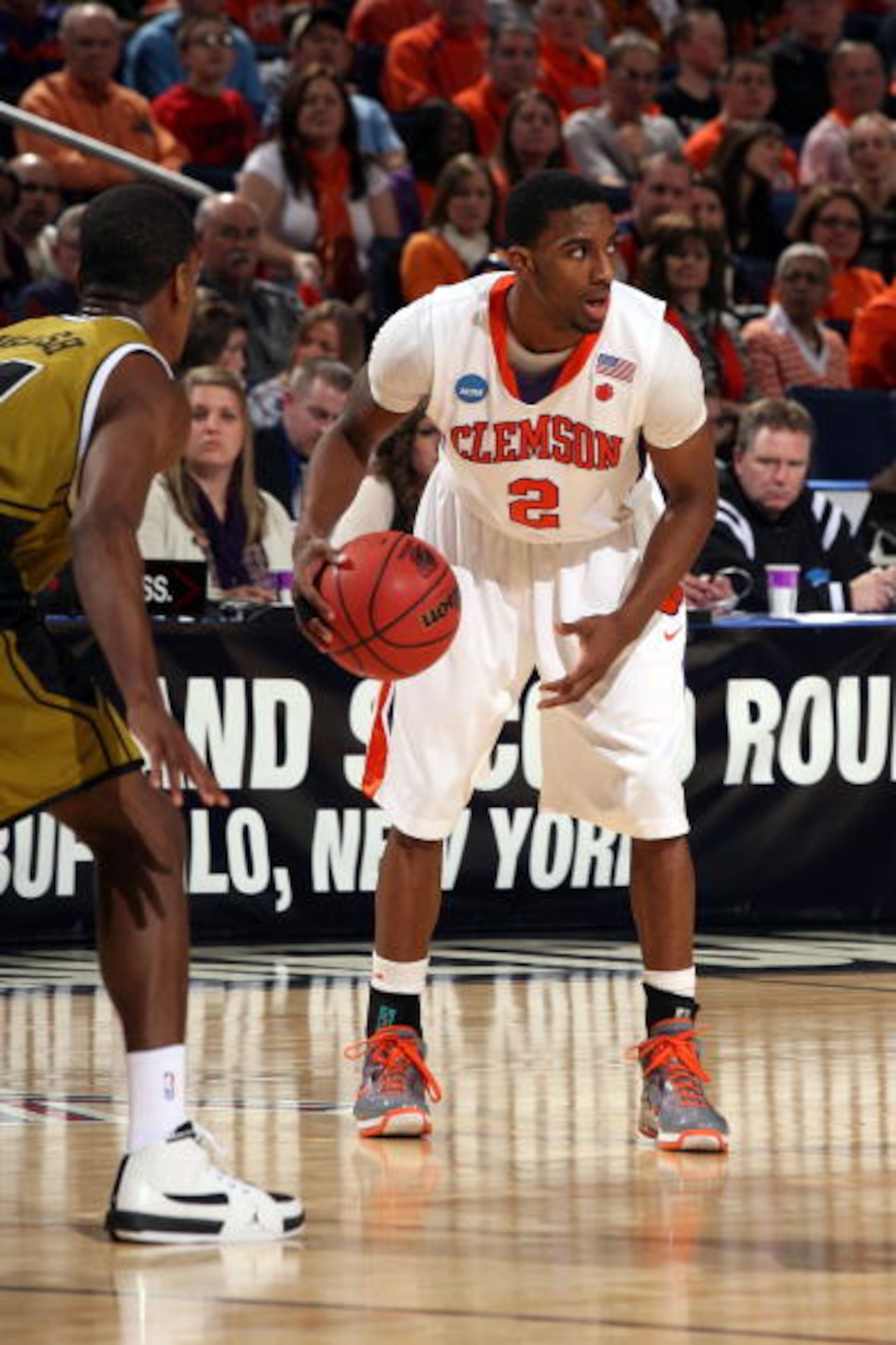 BUFFALO, NY - MARCH 19:  Demontez Stitt #2 of the Clemson Tigers handles the ball against the Missouri Tigers during the first round of the 2010 NCAA men's basketball tournament at HSBC Arena on March 19, 2010 in Buffalo, New York.  (Photo by Rick Stewart