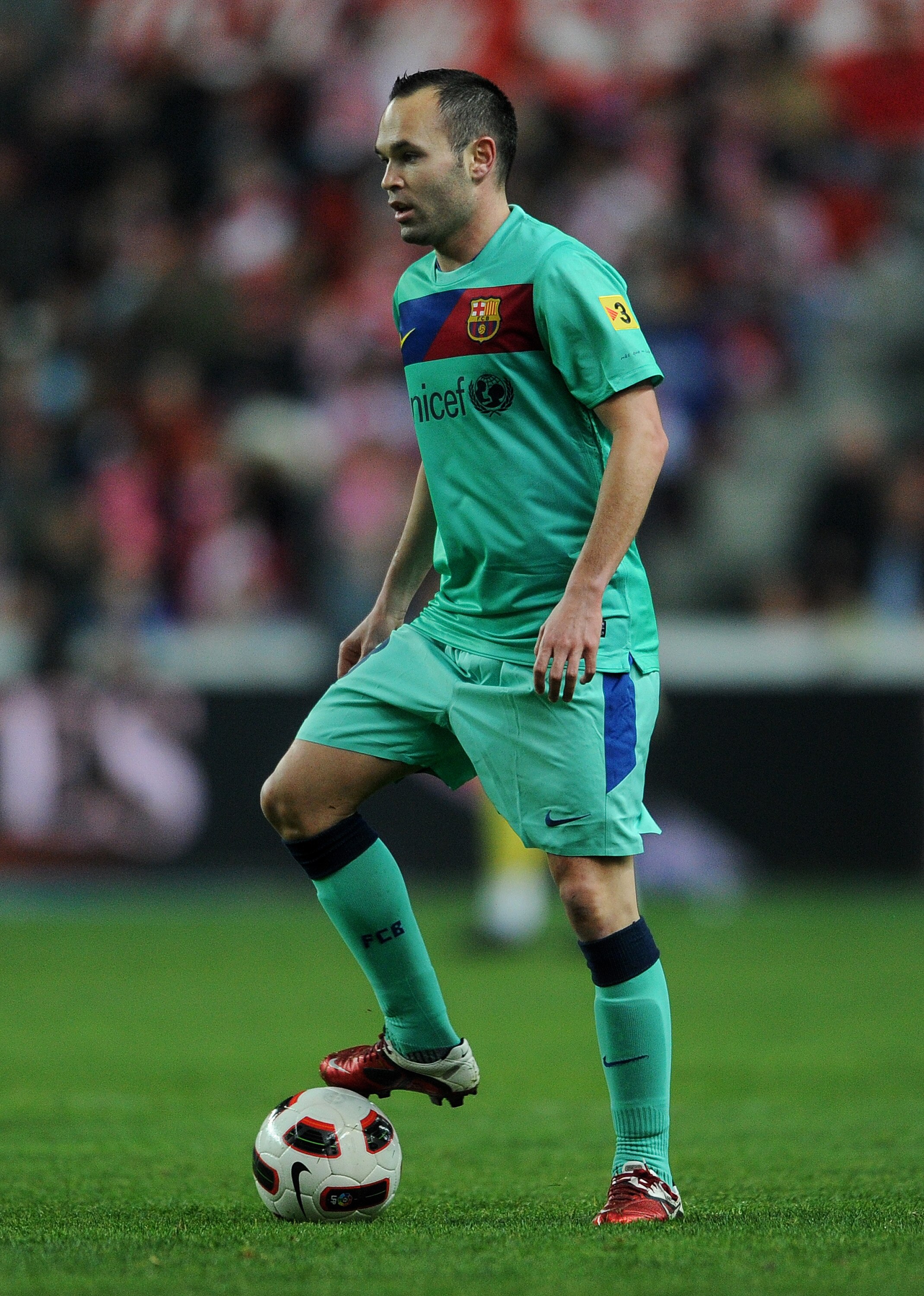 GIJON, SPAIN - FEBRUARY 12:  Andres Iniesta of Barcelona controls the ball during the la Liga match between Sporting Gijon and Barcelona at El Molinon Stadium on February 12, 2011 in Gijon, Spain.  (Photo by Jasper Juinen/Getty Images)