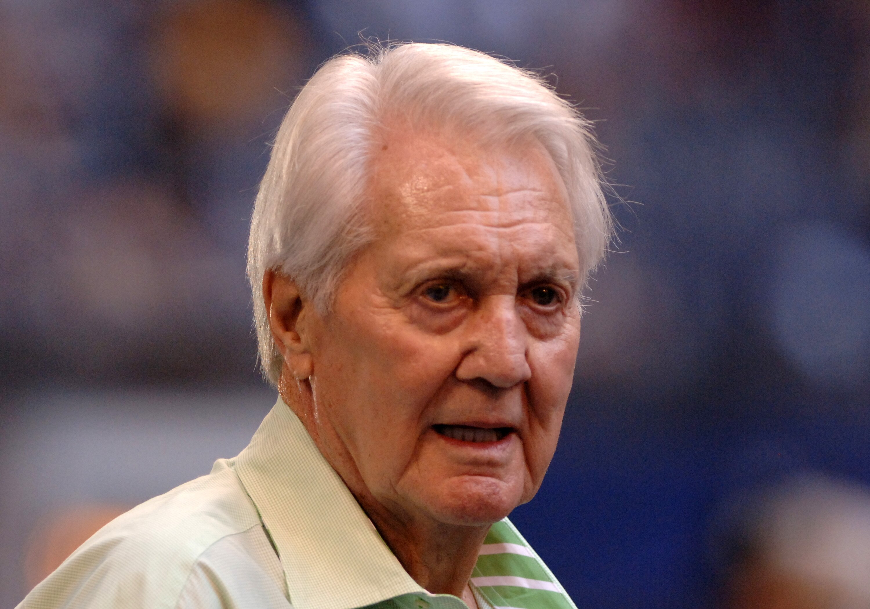 Dallas Cowboys great Pat Summerall on the sidelines during a Monday Night Football game September 19, 2005 in Irving, Texas.  The  Washington Skins defeated the Cowboys 14 - 13.  (Photo by Al Messerschmidt/Getty Images)