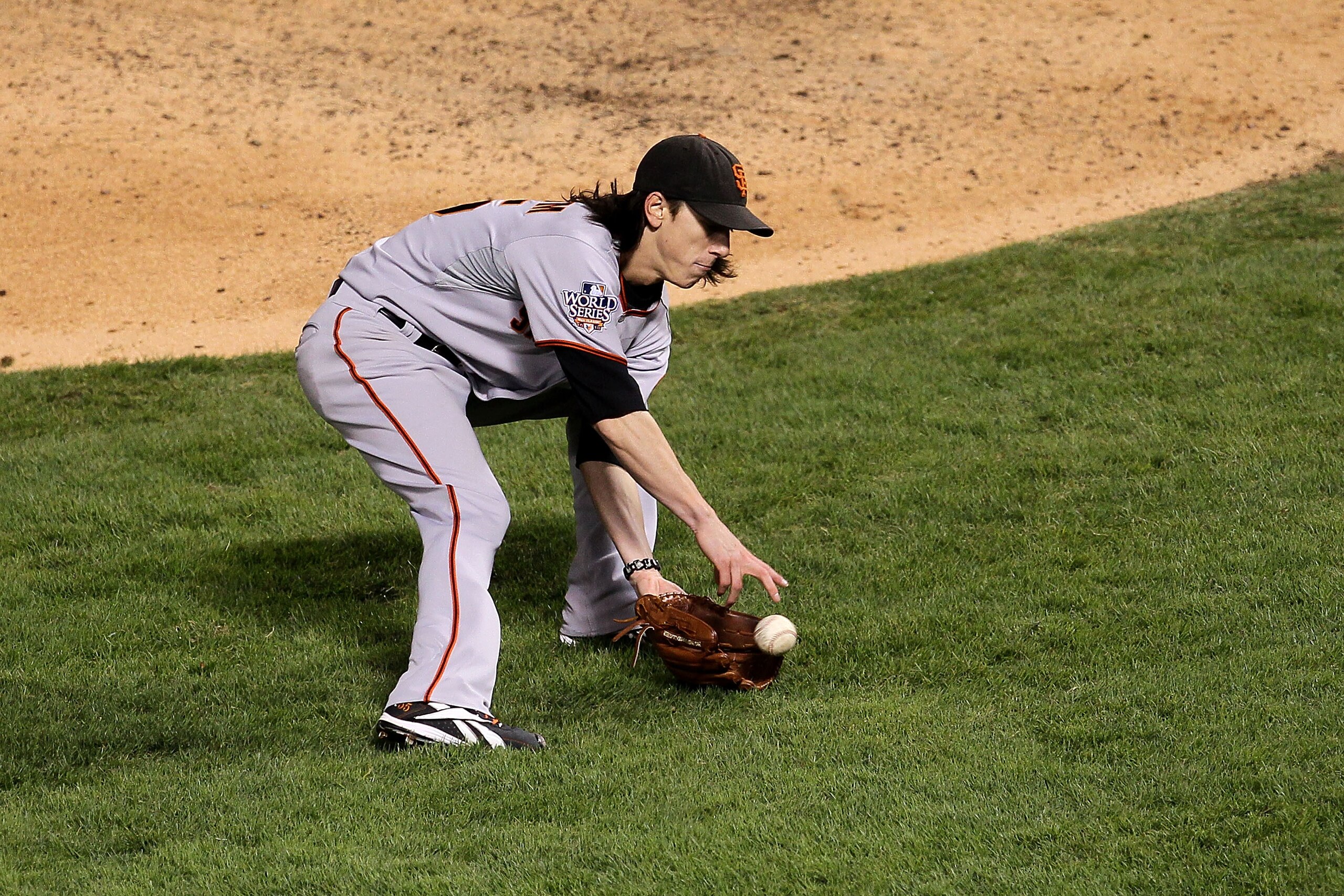 ARLINGTON, TX - NOVEMBER 01: Tim Lincecum #55 of the San Francisco Giants fields a ball against the Texas Rangers in Game Five of the 2010 MLB World Series at Rangers Ballpark in Arlington on November 1, 2010 in Arlington, Texas. (Photo by Stephen Dunn/ ARLINGTON, TX - NOVEMBER 01: Tim Lincecum #55 of the San Francisco Giants fields a ball against the Texas Rangers in Game Five of the 2010 MLB World Series at Rangers Ballpark in Arlington on November 1, 2010 in Arlington, Texas. (Photo by Stephen Dunn/