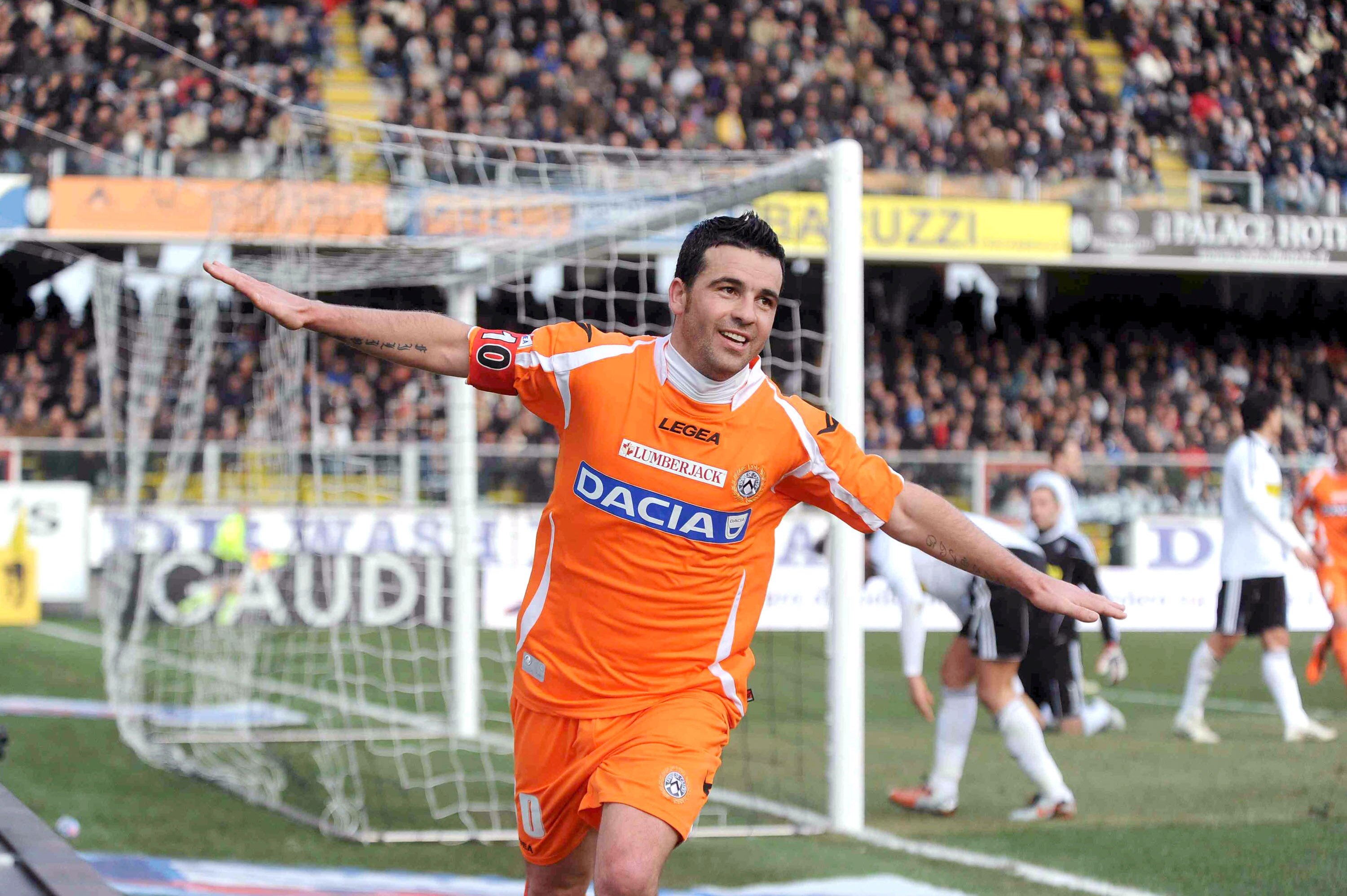 CESENA, ITALY - FEBRUARY 13:  Antonio Di Natale of Udinese celebrate his second goal during the Serie A match between AC Cesena and Udinese Calcio at Dino Manuzzi Stadium on February 13, 2011 in Cesena, Italy.  (Photo by Roberto Serra/Getty Images)