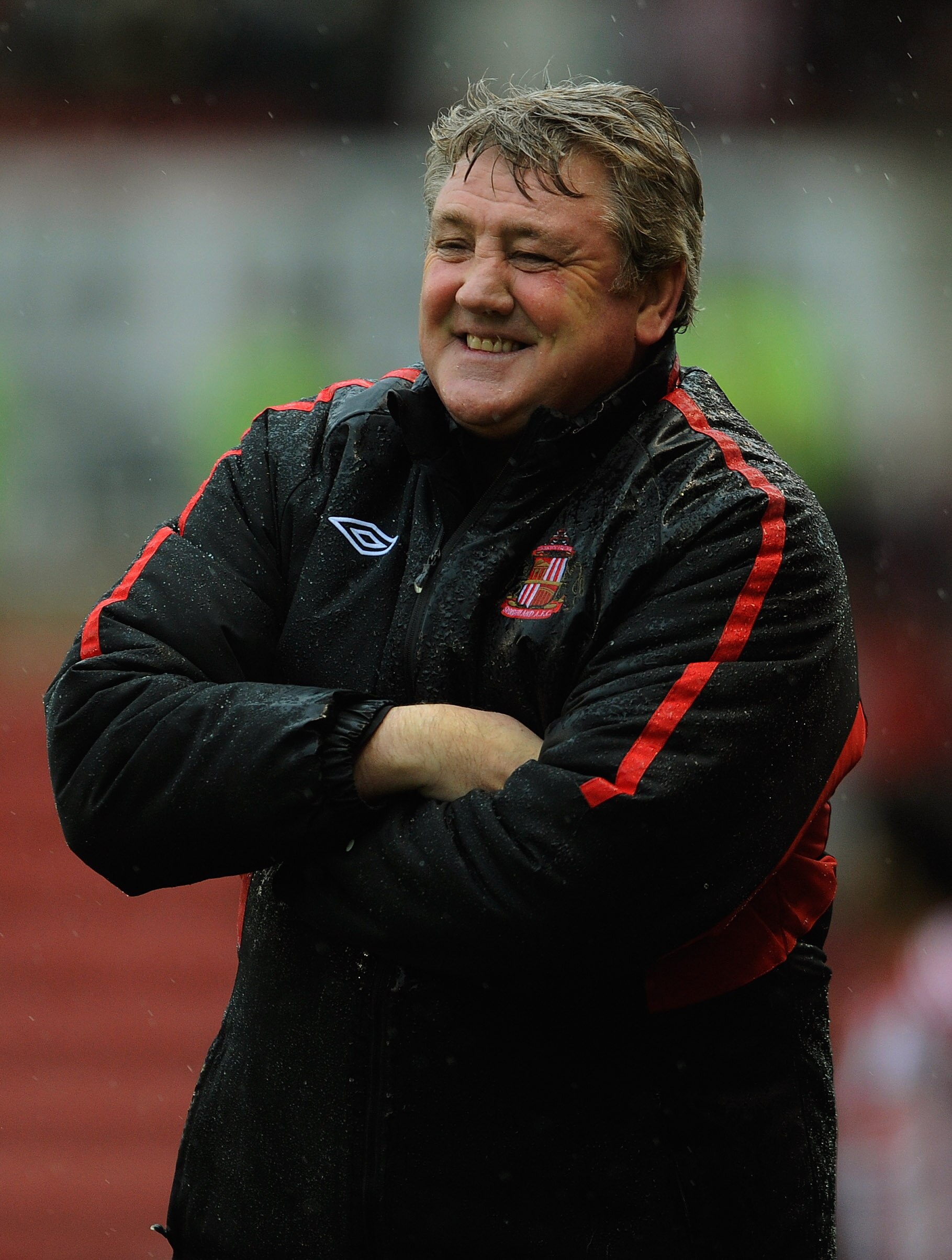 STOKE ON TRENT, ENGLAND - FEBRUARY 05: Sunderland manager Steve Bruce smiles during the Barclays Premier League match between Stoke City and Sunderland at the Britannia Stadium on February 5, 2011 in Stoke on Trent, England.  (Photo by Michael Regan/Getty