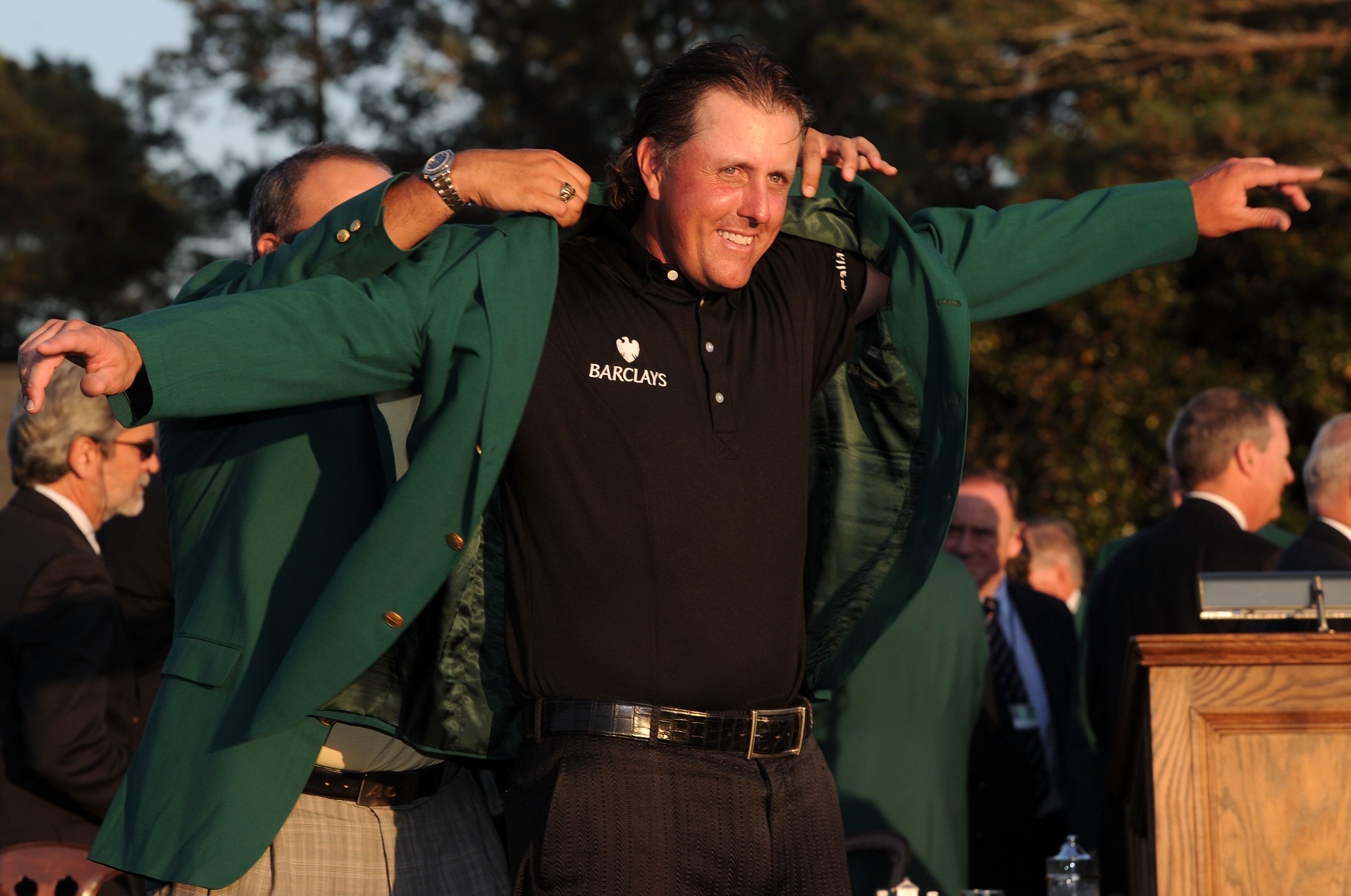 AUGUSTA, GA - APRIL 11:  (L-R) Angel Cabrera of Argentina presents Phil Mickelson with the green jacket during the green jacket presentation after the final round of the 2010 Masters Tournament at Augusta National Golf Club on April 11, 2010 in Augusta, G