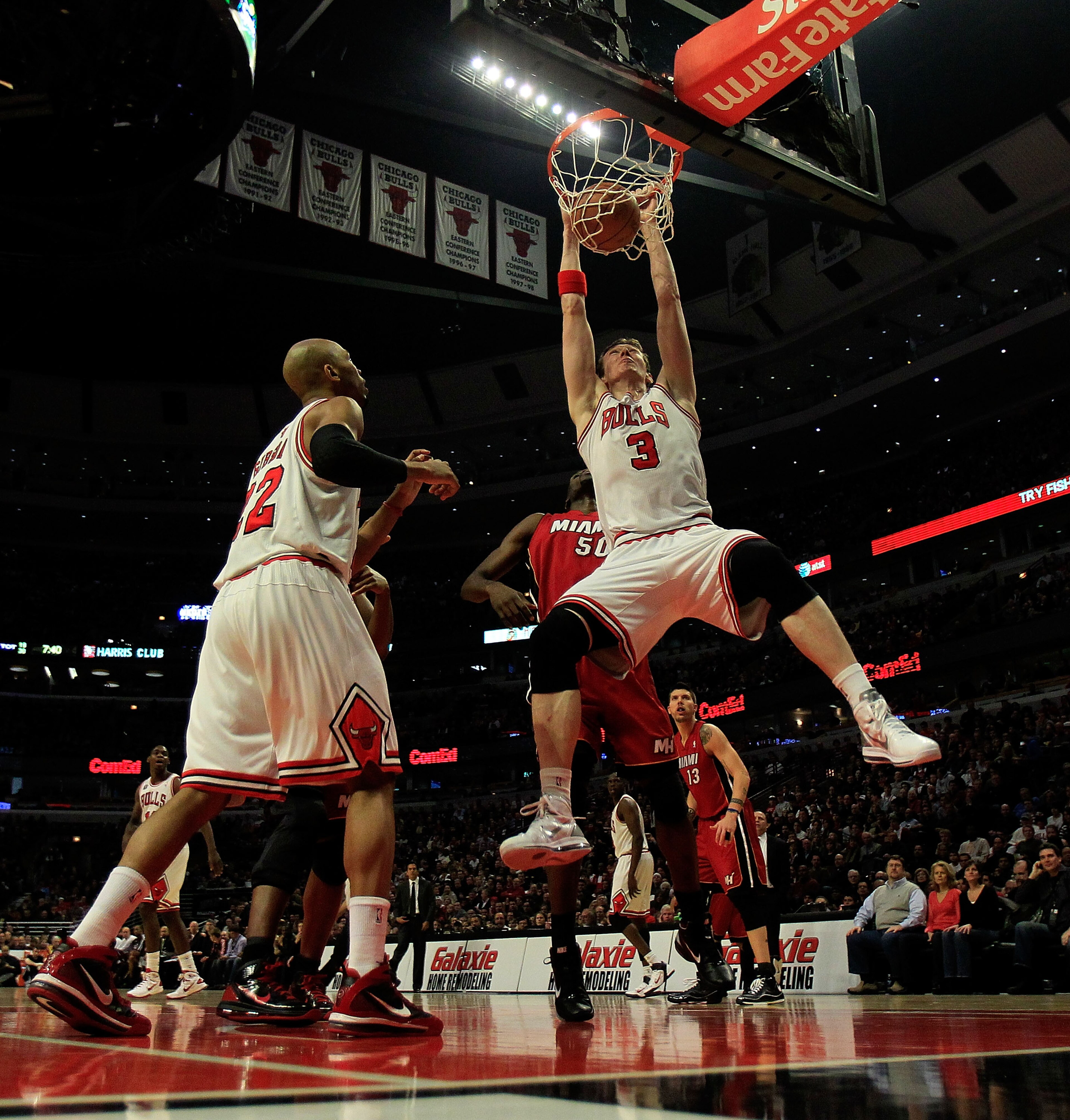 CHICAGO, IL - JANUARY 15: Omer Asik #3 of the Chicago Bulls dunks the ball against the Miami Heat as teammate Taj Gibson #22 watches at the United Center on December 28, 2011 in Chicago, Illinois. The Bulls defeated the Heat 99-96. NOTE TO USER: User expr CHICAGO, IL - JANUARY 15: Omer Asik #3 of the Chicago Bulls dunks the ball against the Miami Heat as teammate Taj Gibson #22 watches at the United Center on December 28, 2011 in Chicago, Illinois. The Bulls defeated the Heat 99-96. NOTE TO USER: User expr