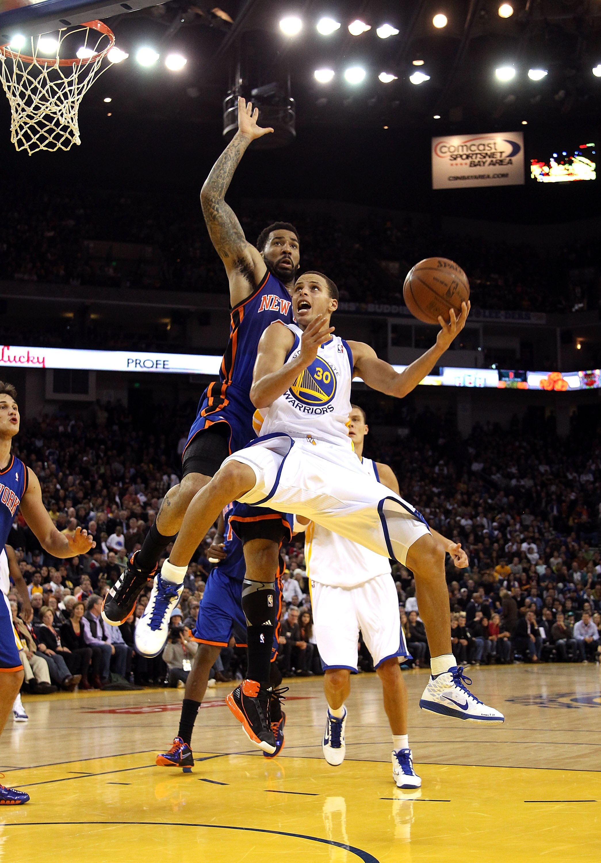 OAKLAND, CA - NOVEMBER 19:  Stephen Curry #30 of the Golden State Warriors goes up for a shot while defended by Wilson Chandler #21 of the New York Knicks at Oracle Arena on November 19, 2010 in Oakland, California. NOTE TO USER: User expressly acknowledg