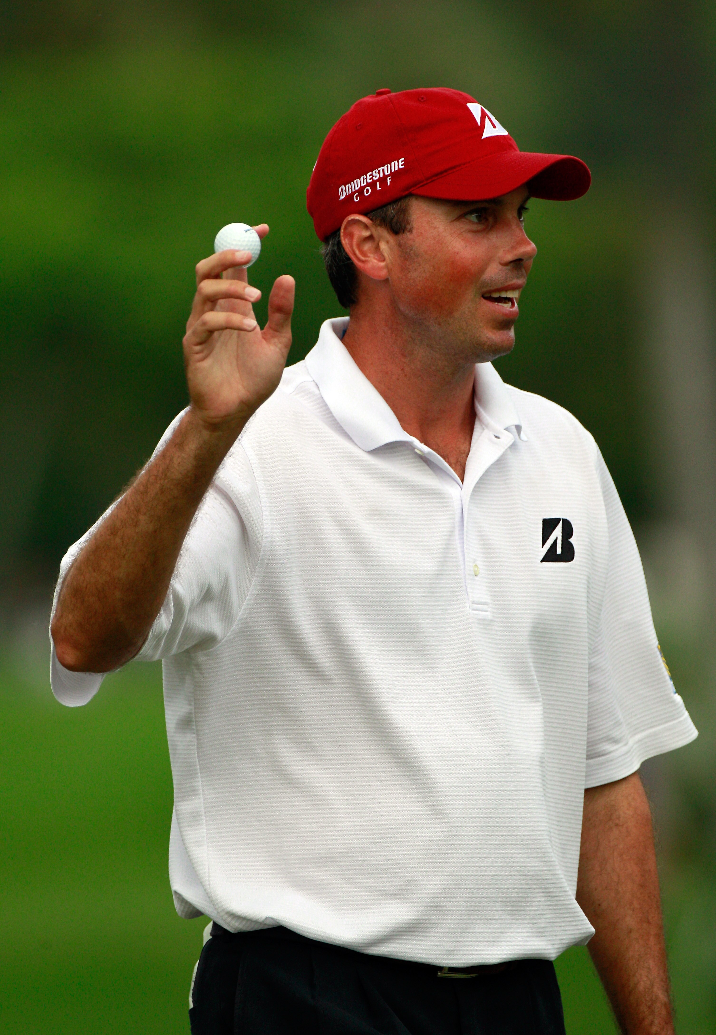 HONOLULU, HI - JANUARY 16:  Matt Kuchar acknowledges the crowd during the final round of the Sony Open at Waialae Country Club on January 16, 2011 in Honolulu, Hawaii.  (Photo by Sam Greenwood/Getty Images)